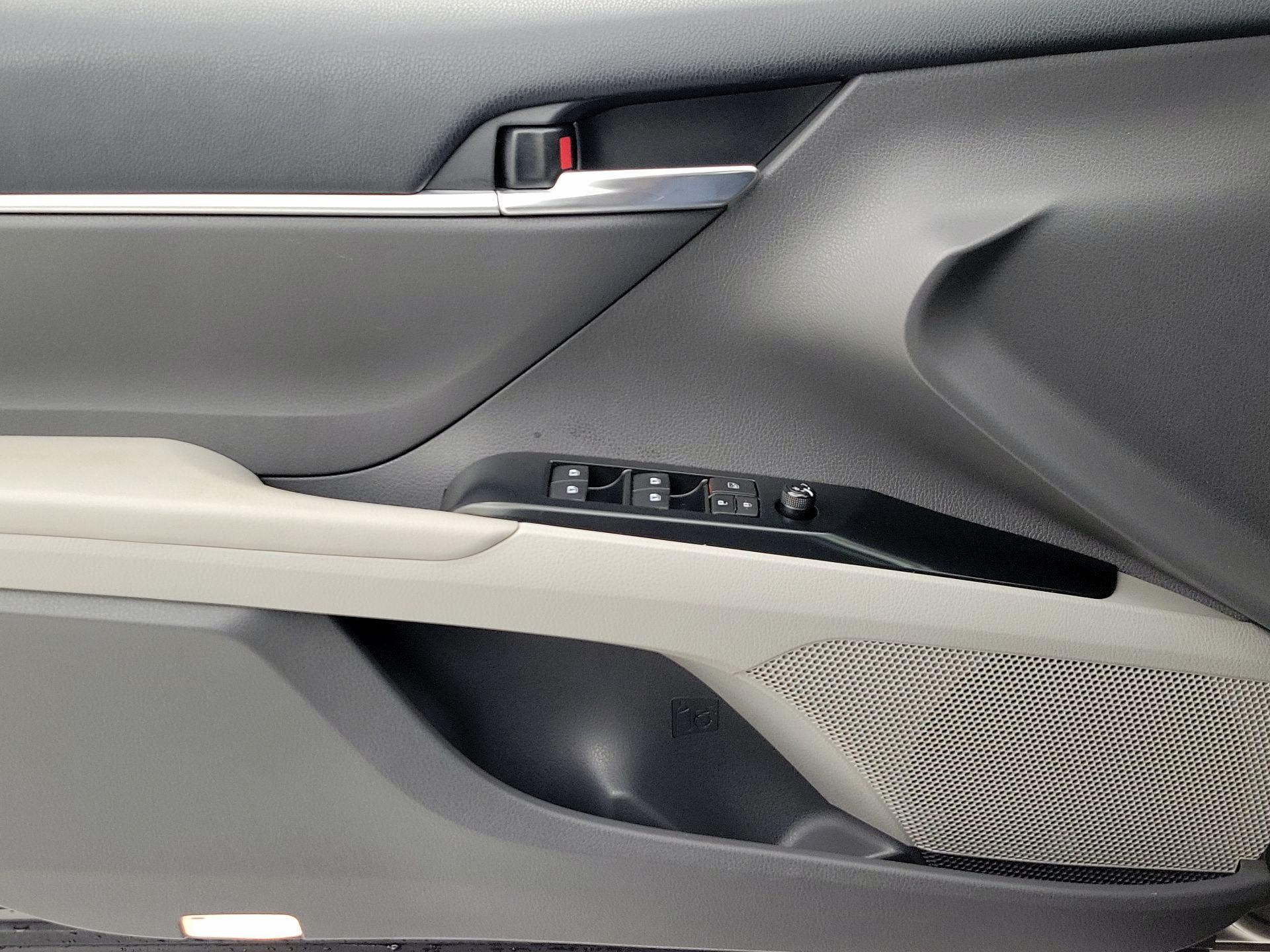 Thumbnail: 2018 Toyota Camry - 12