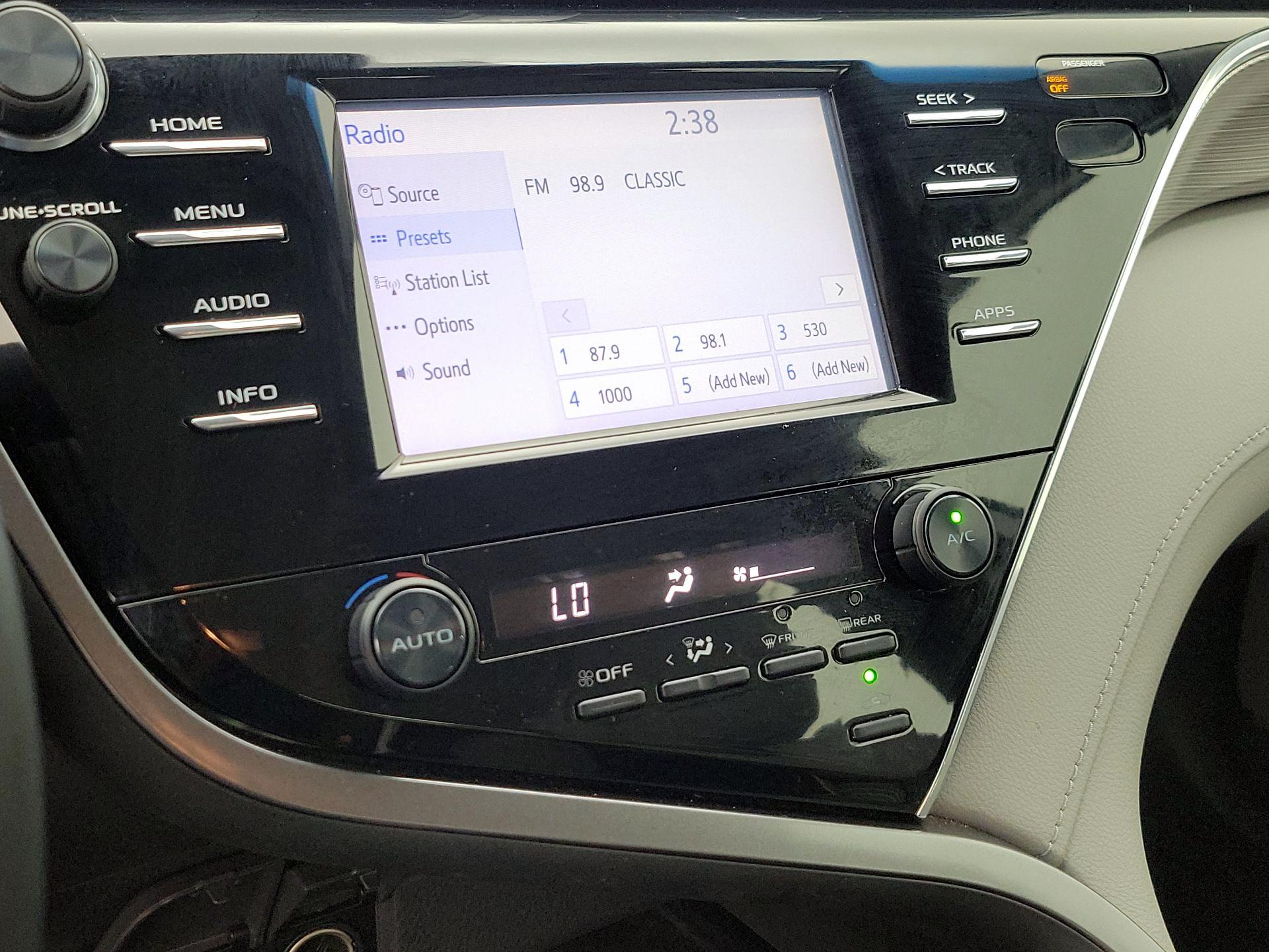 Thumbnail: 2018 Toyota Camry - 15