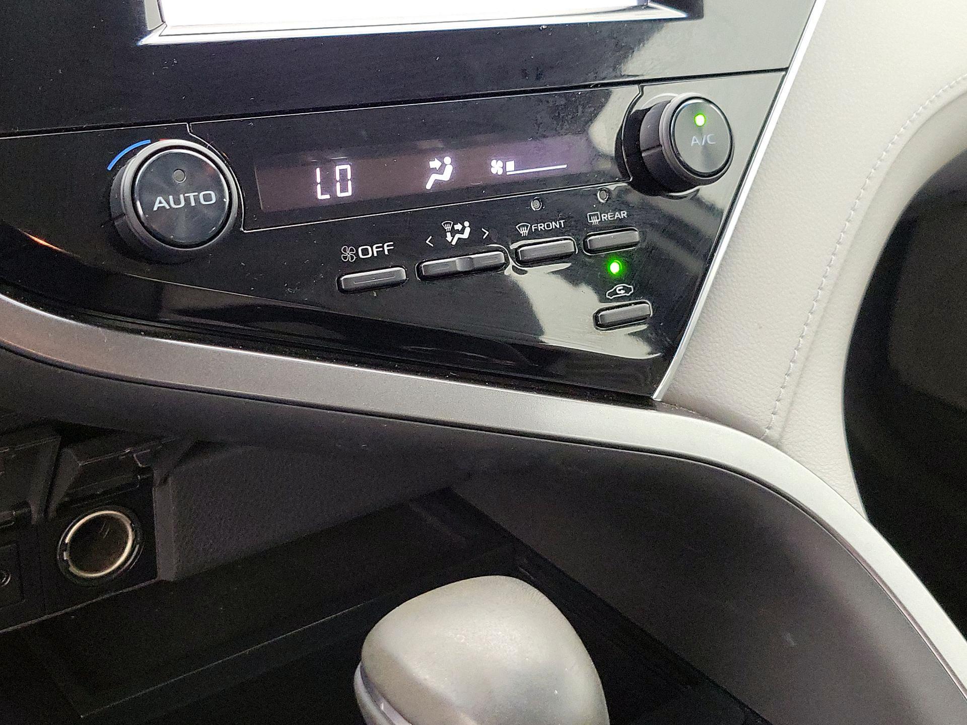 Thumbnail: 2018 Toyota Camry - 16