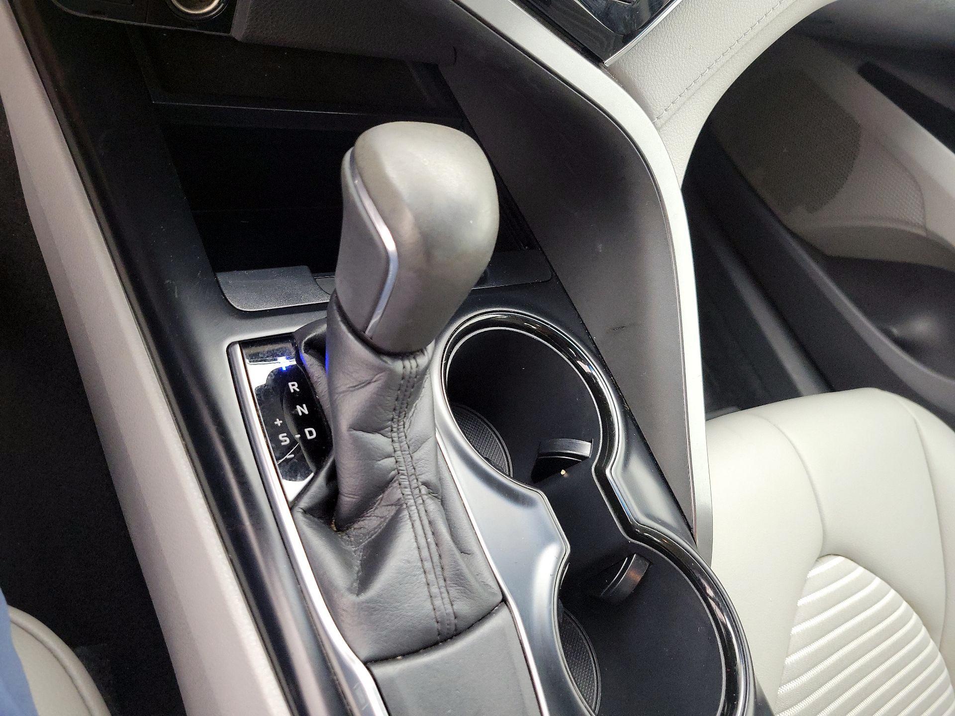 Thumbnail: 2018 Toyota Camry - 17