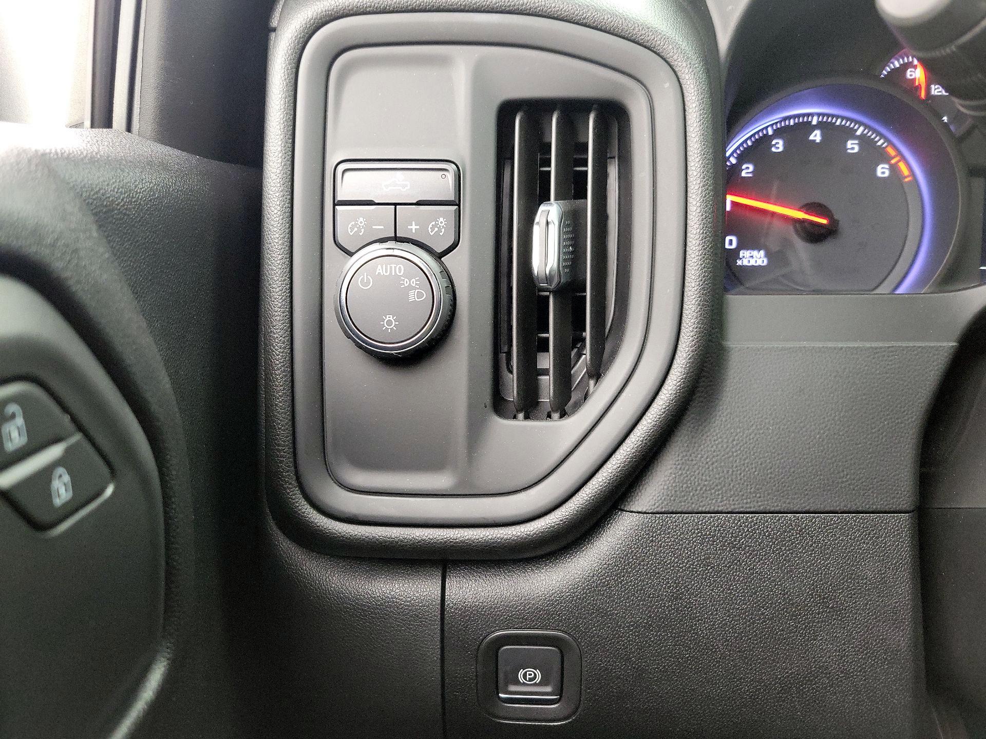 Thumbnail: 2019 Chevrolet Silverado 1500 - 13