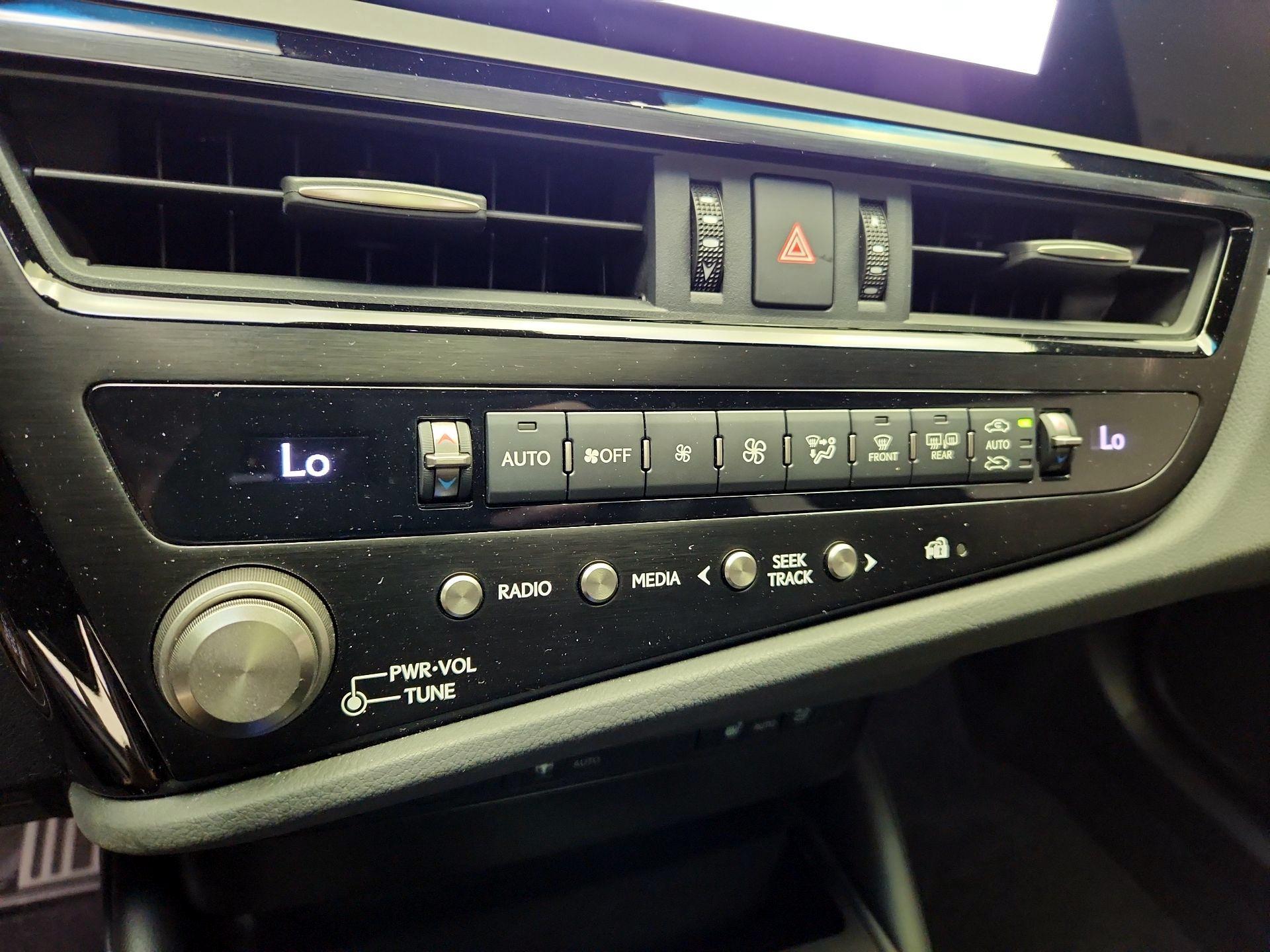 Thumbnail: 2024 Lexus ES - 17