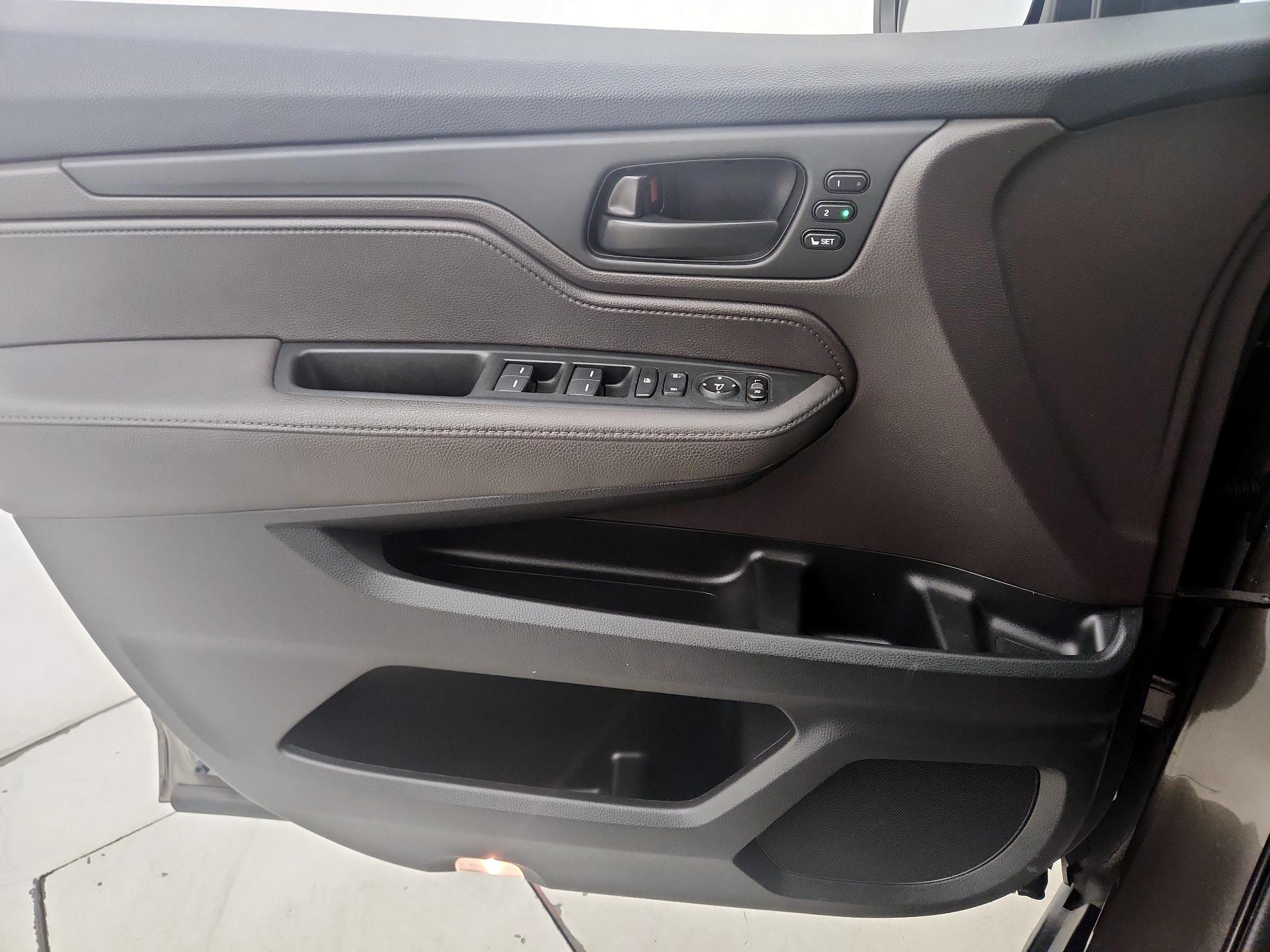 Thumbnail: 2018 Honda Odyssey - 12