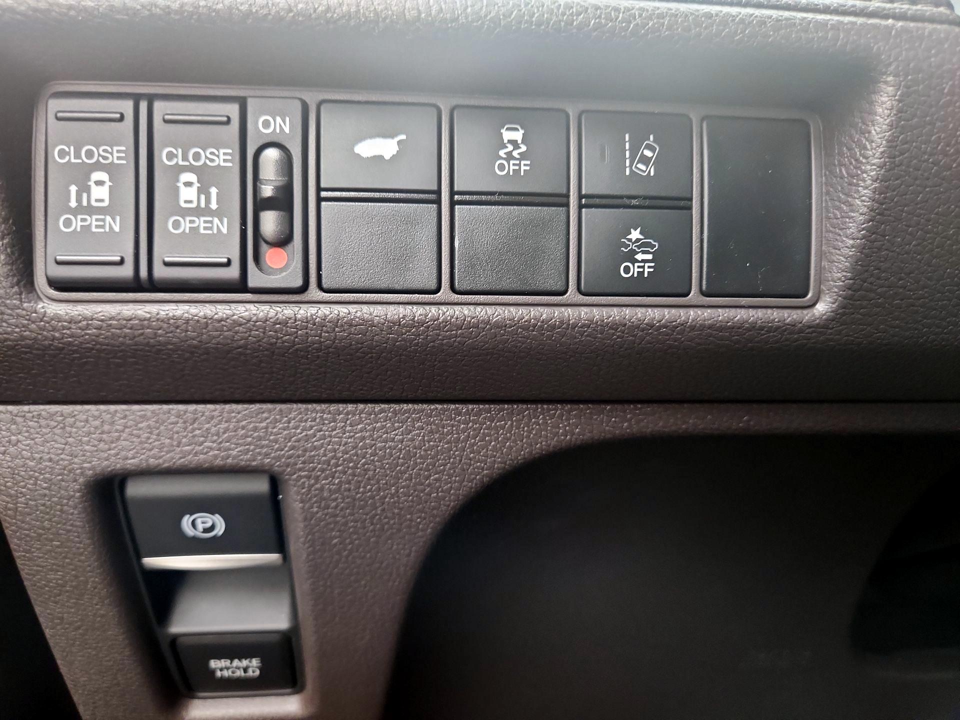 Thumbnail: 2018 Honda Odyssey - 13