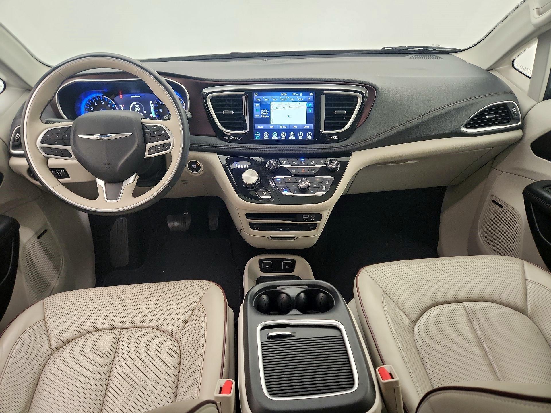 Thumbnail: 2018 Chrysler Pacifica - 9