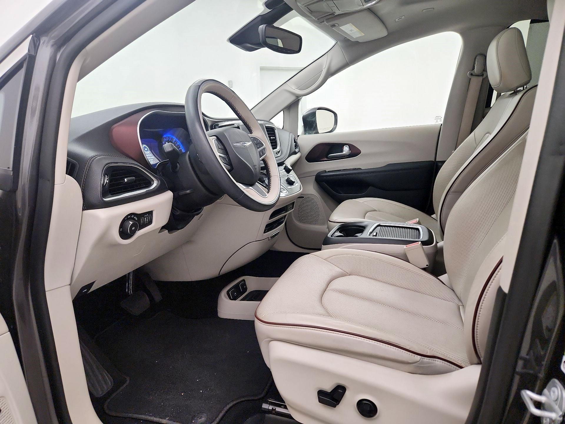 Thumbnail: 2018 Chrysler Pacifica - 11