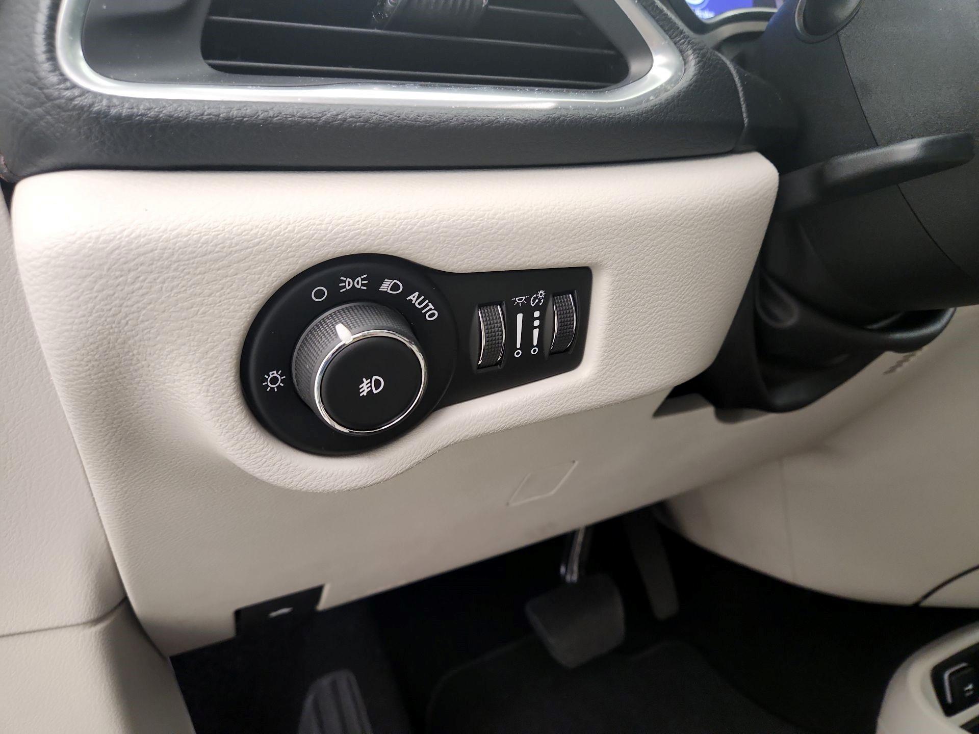 Thumbnail: 2018 Chrysler Pacifica - 13