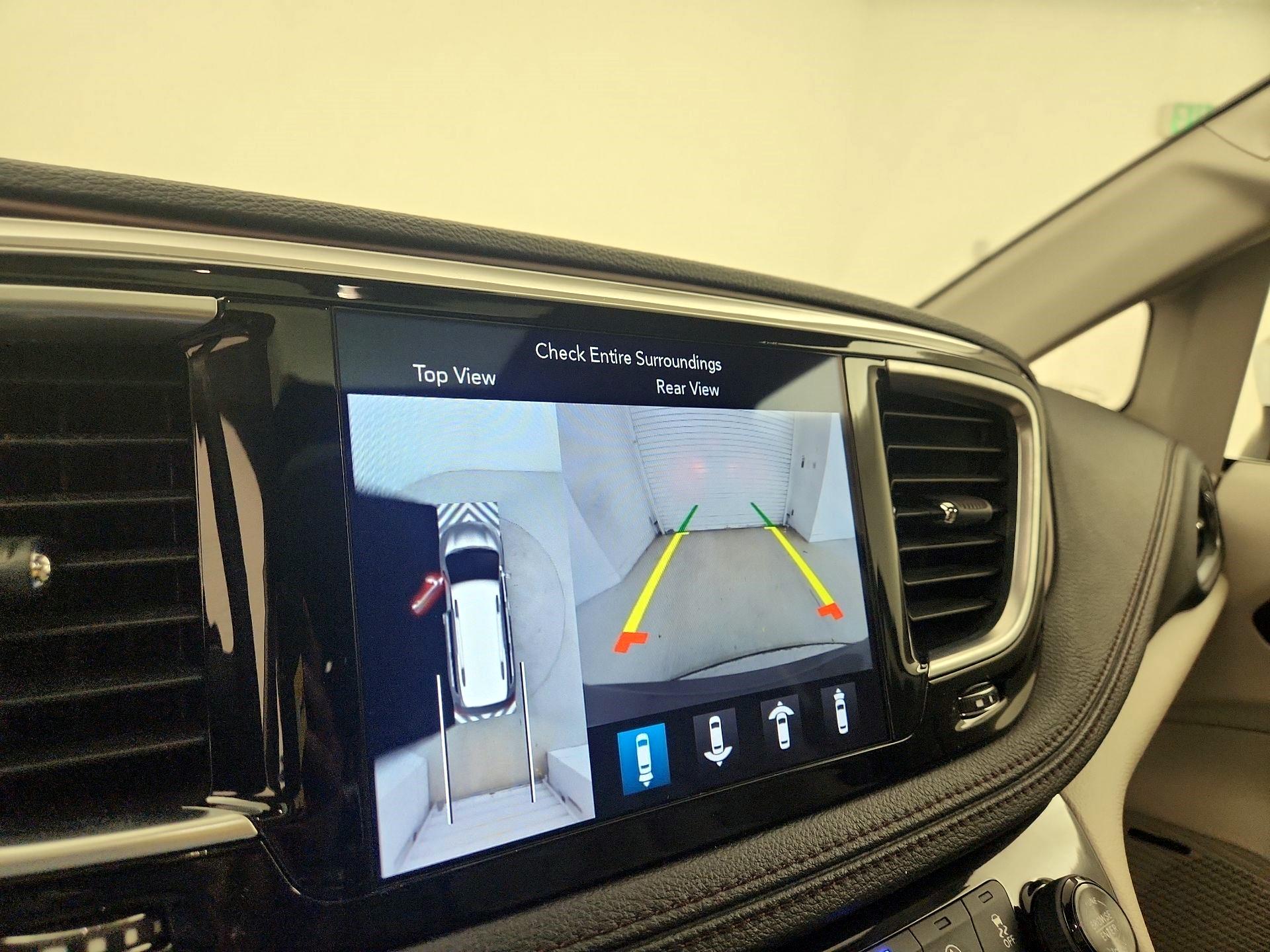 Thumbnail: 2018 Chrysler Pacifica - 15