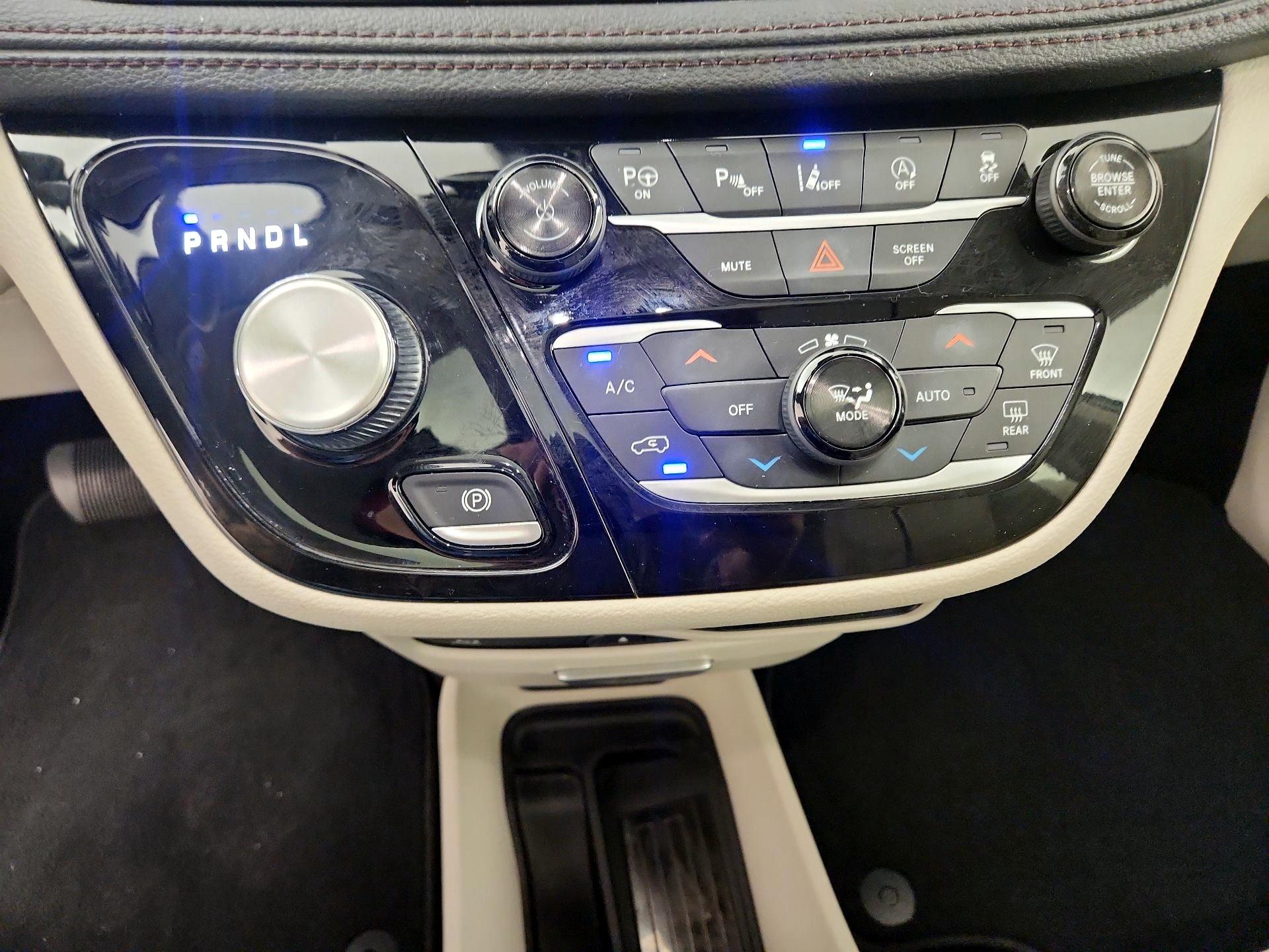 Thumbnail: 2018 Chrysler Pacifica - 18