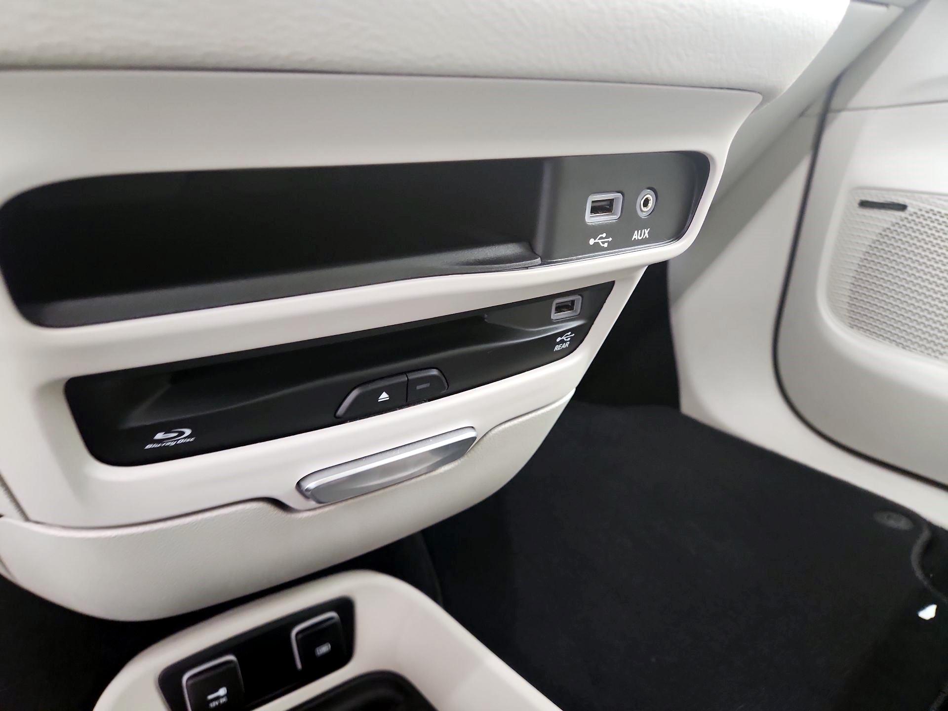 Thumbnail: 2018 Chrysler Pacifica - 19