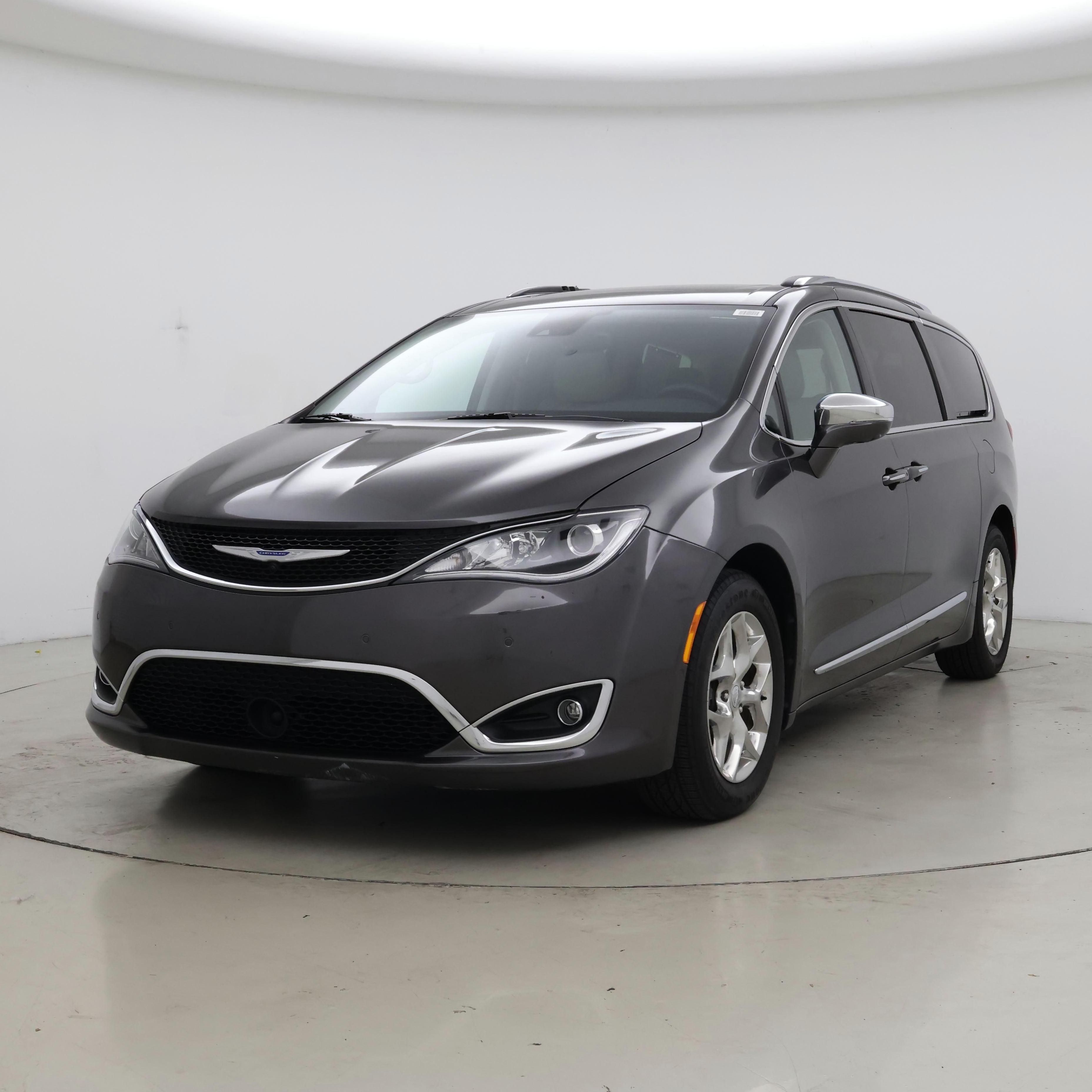 Thumbnail: 2018 Chrysler Pacifica - 4