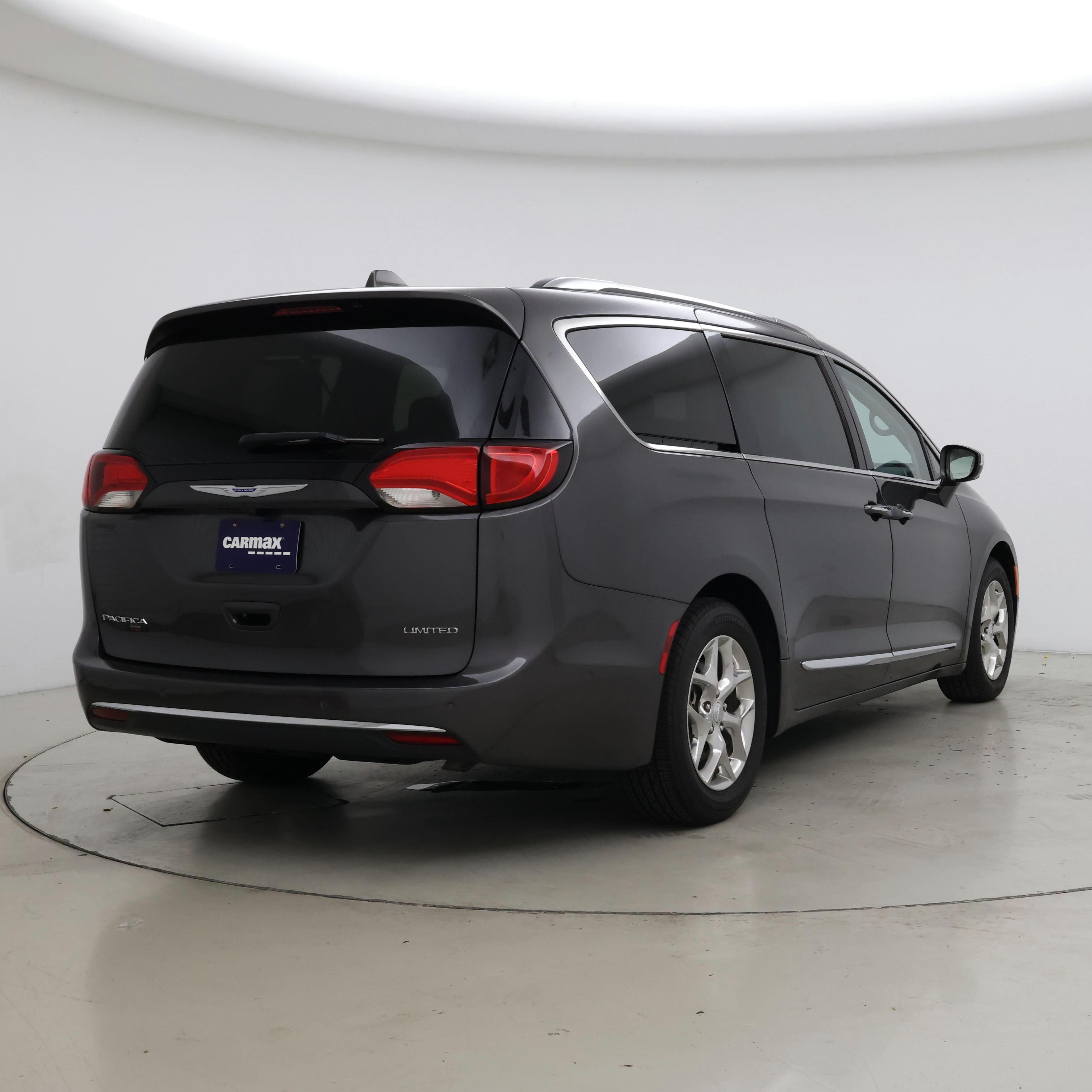 Thumbnail: 2018 Chrysler Pacifica - 8