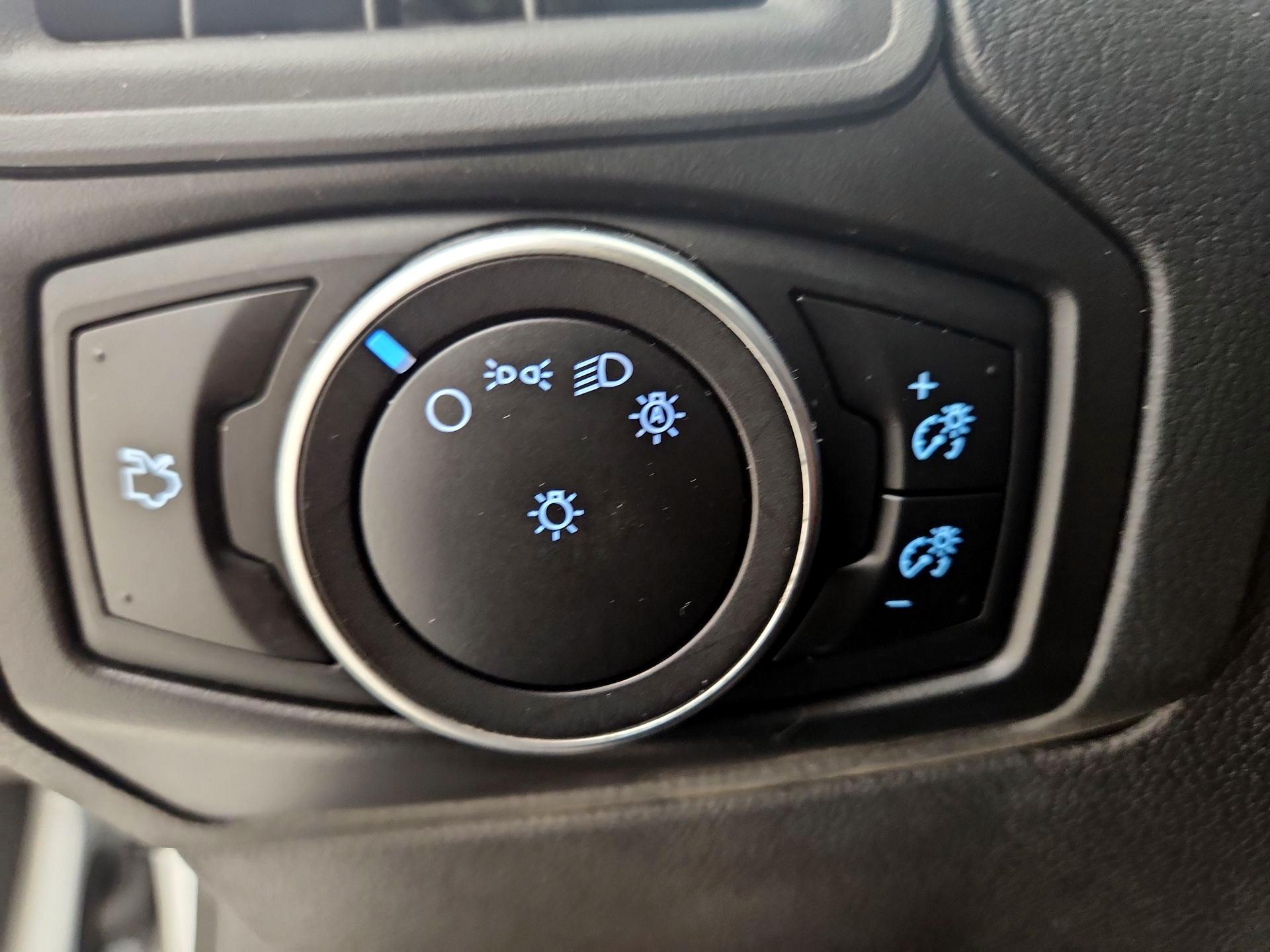 Thumbnail: 2015 Ford Focus - 13