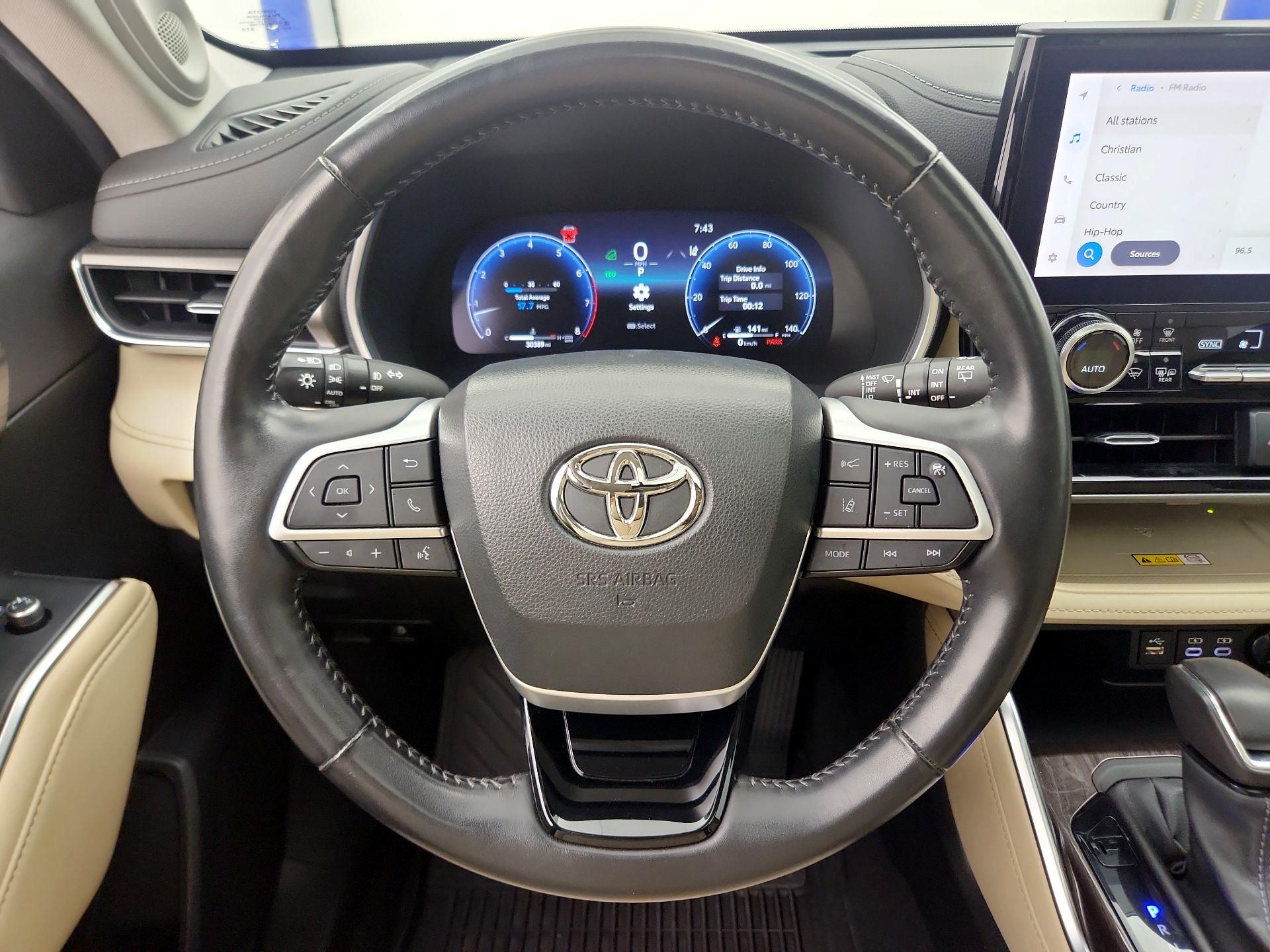 Thumbnail: 2023 Toyota Highlander - 10