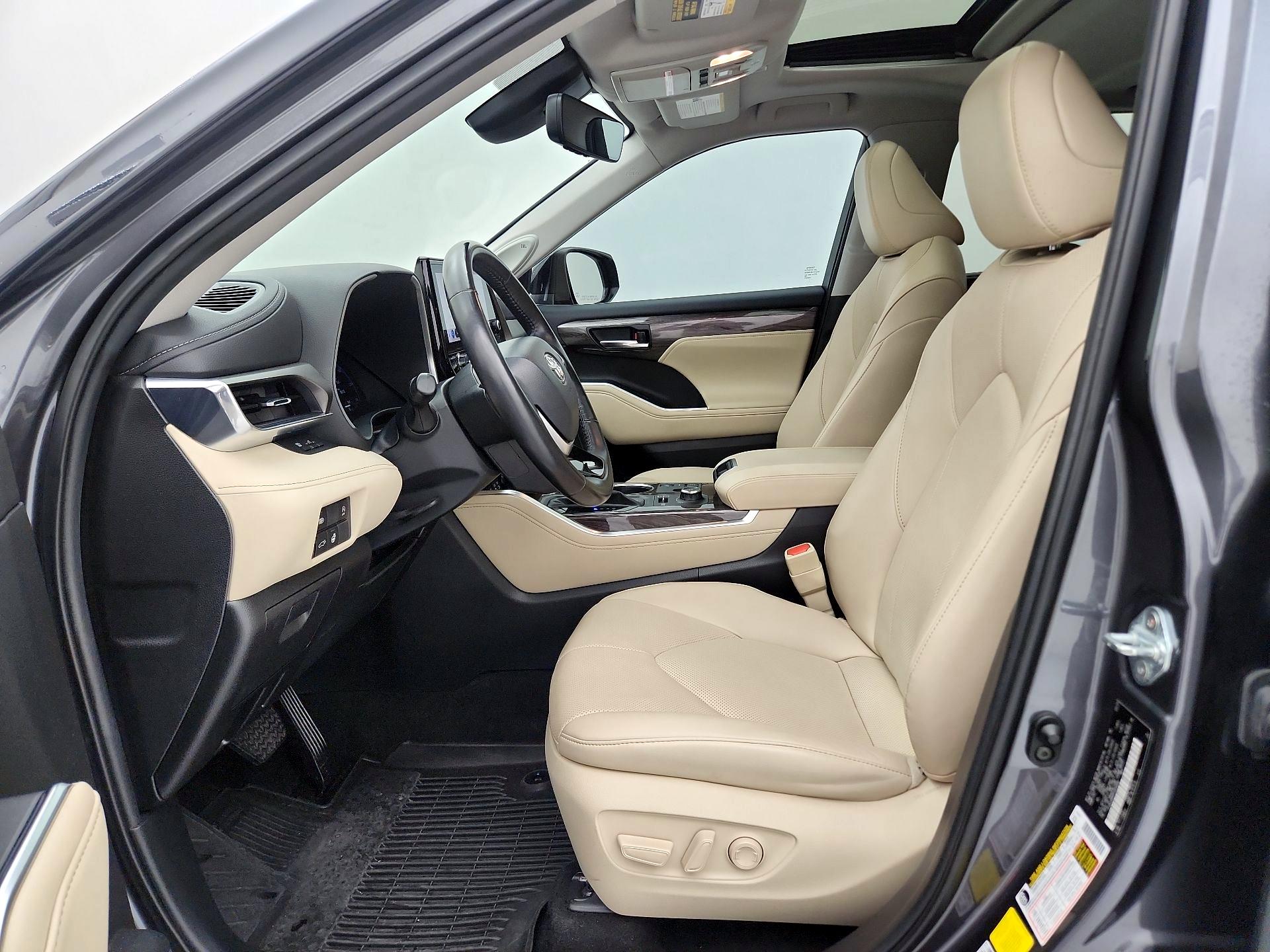 Thumbnail: 2023 Toyota Highlander - 11