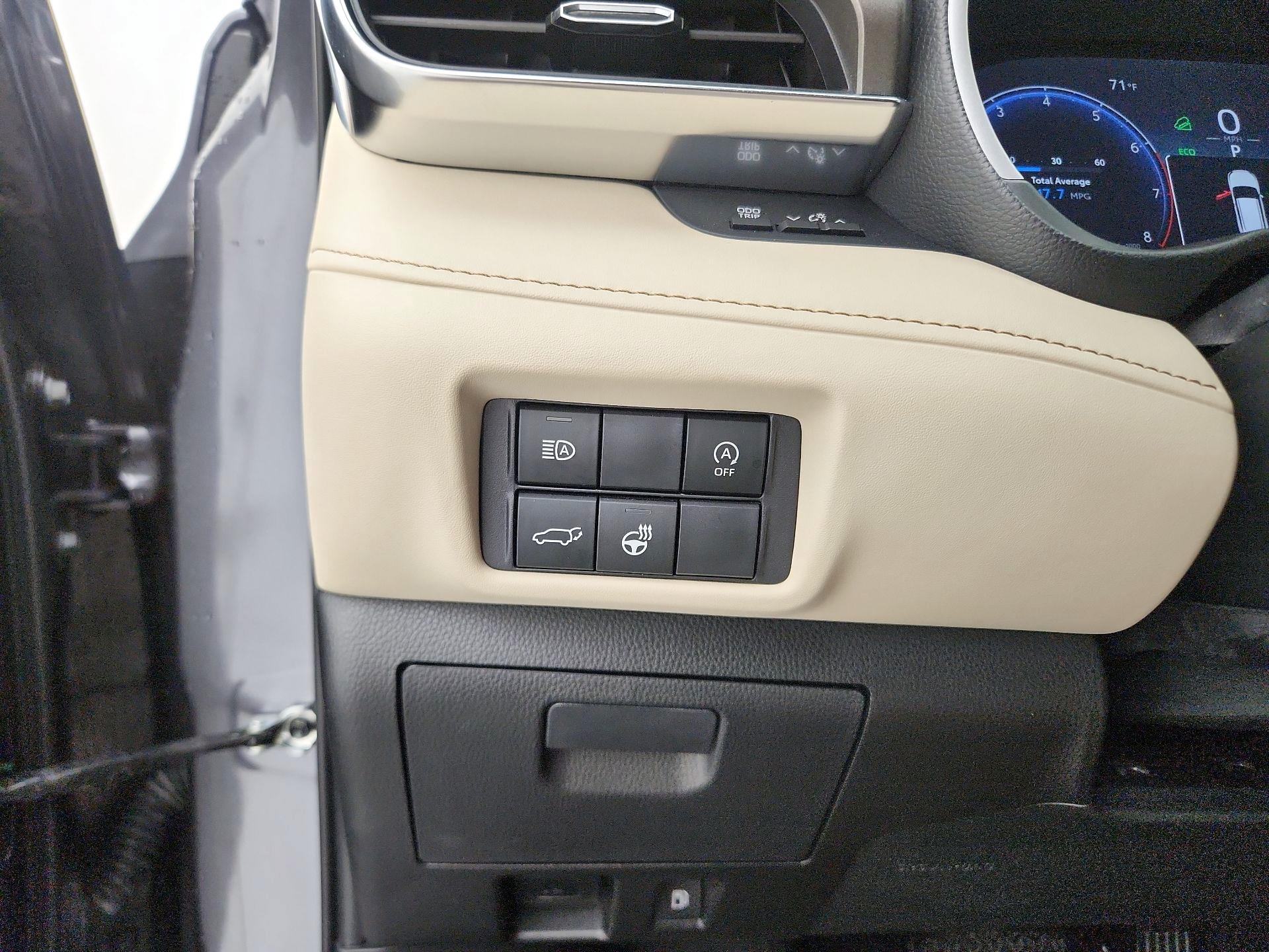 Thumbnail: 2023 Toyota Highlander - 13