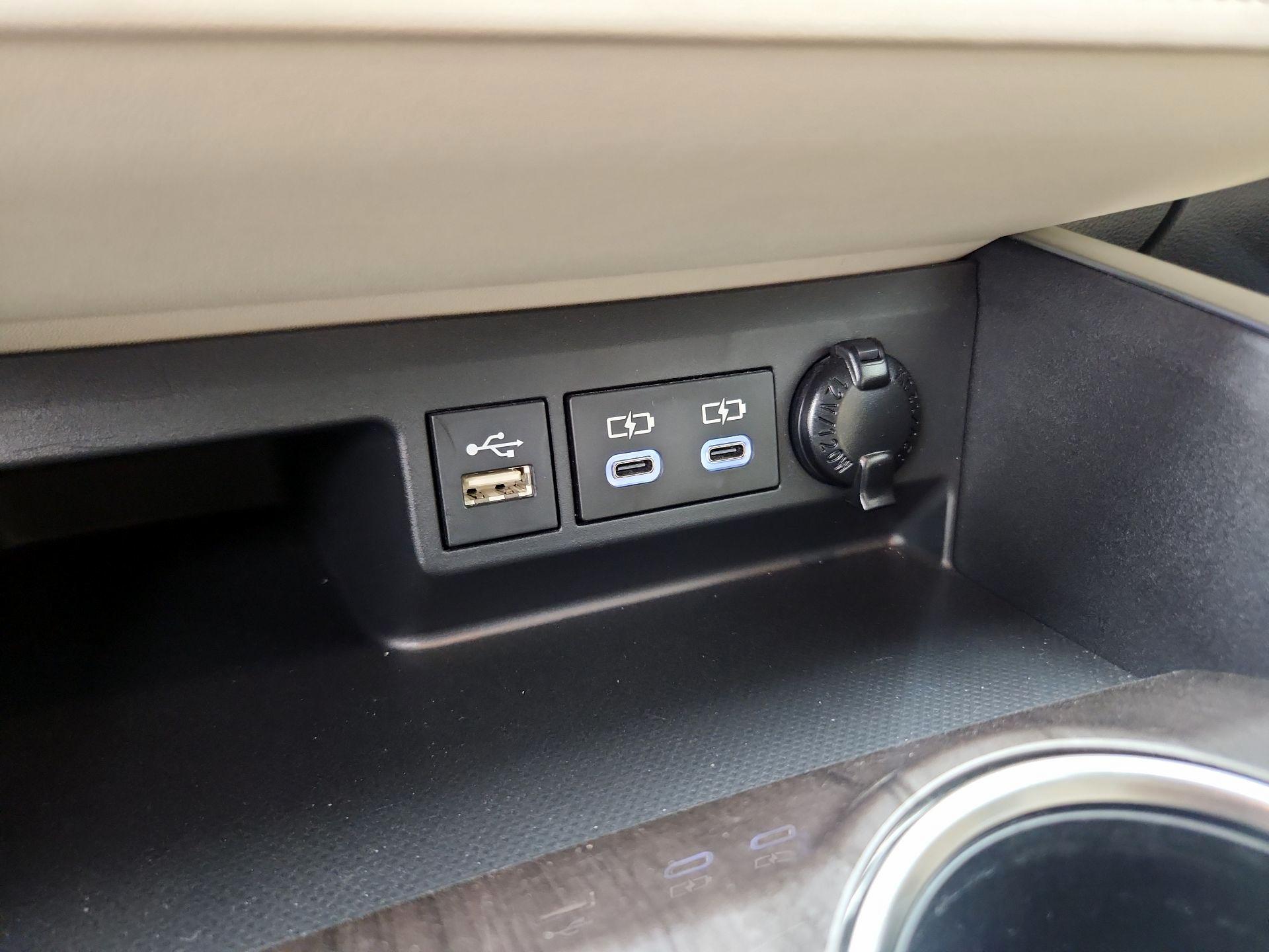 Thumbnail: 2023 Toyota Highlander - 18