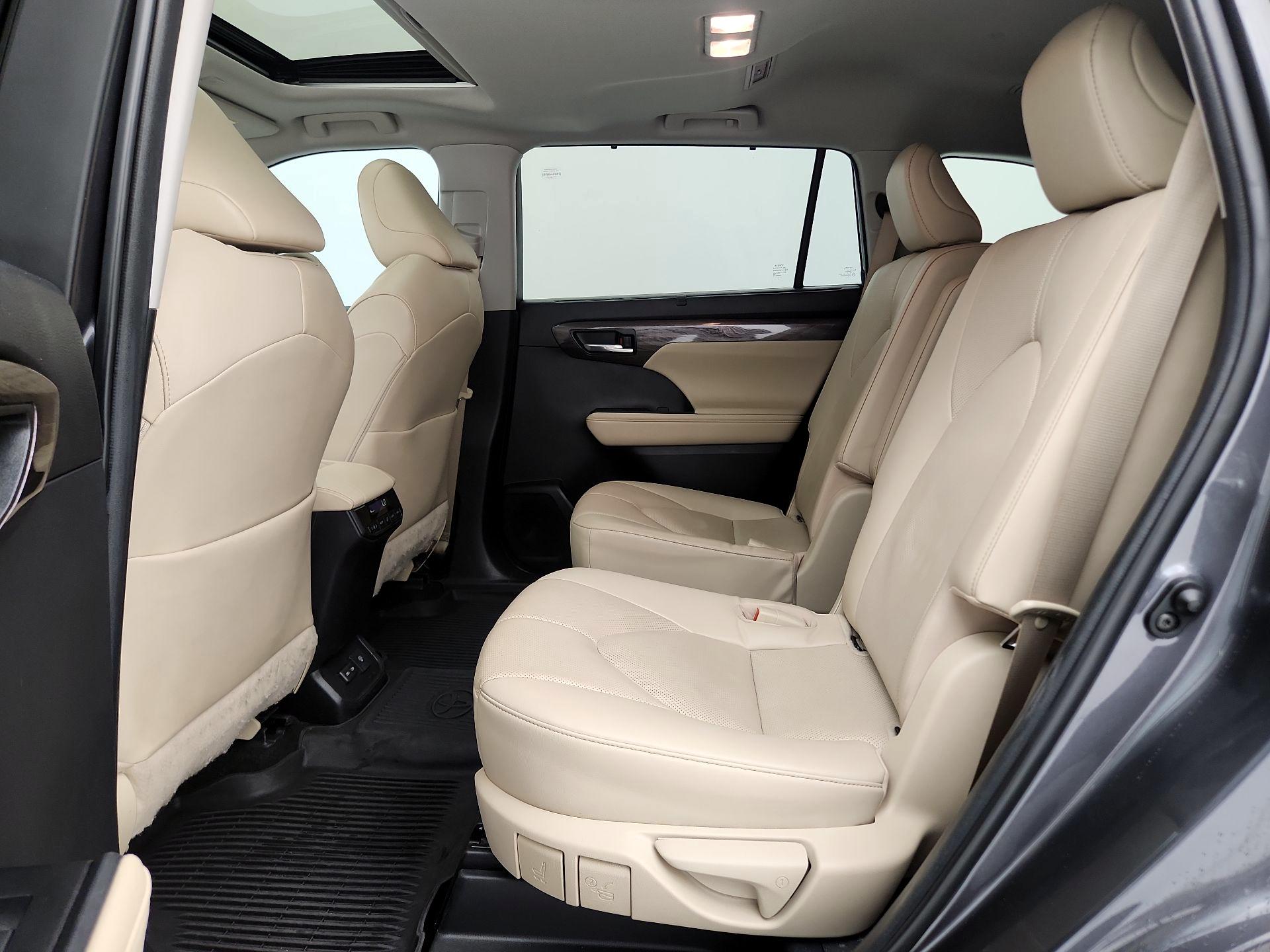 Thumbnail: 2023 Toyota Highlander - 20