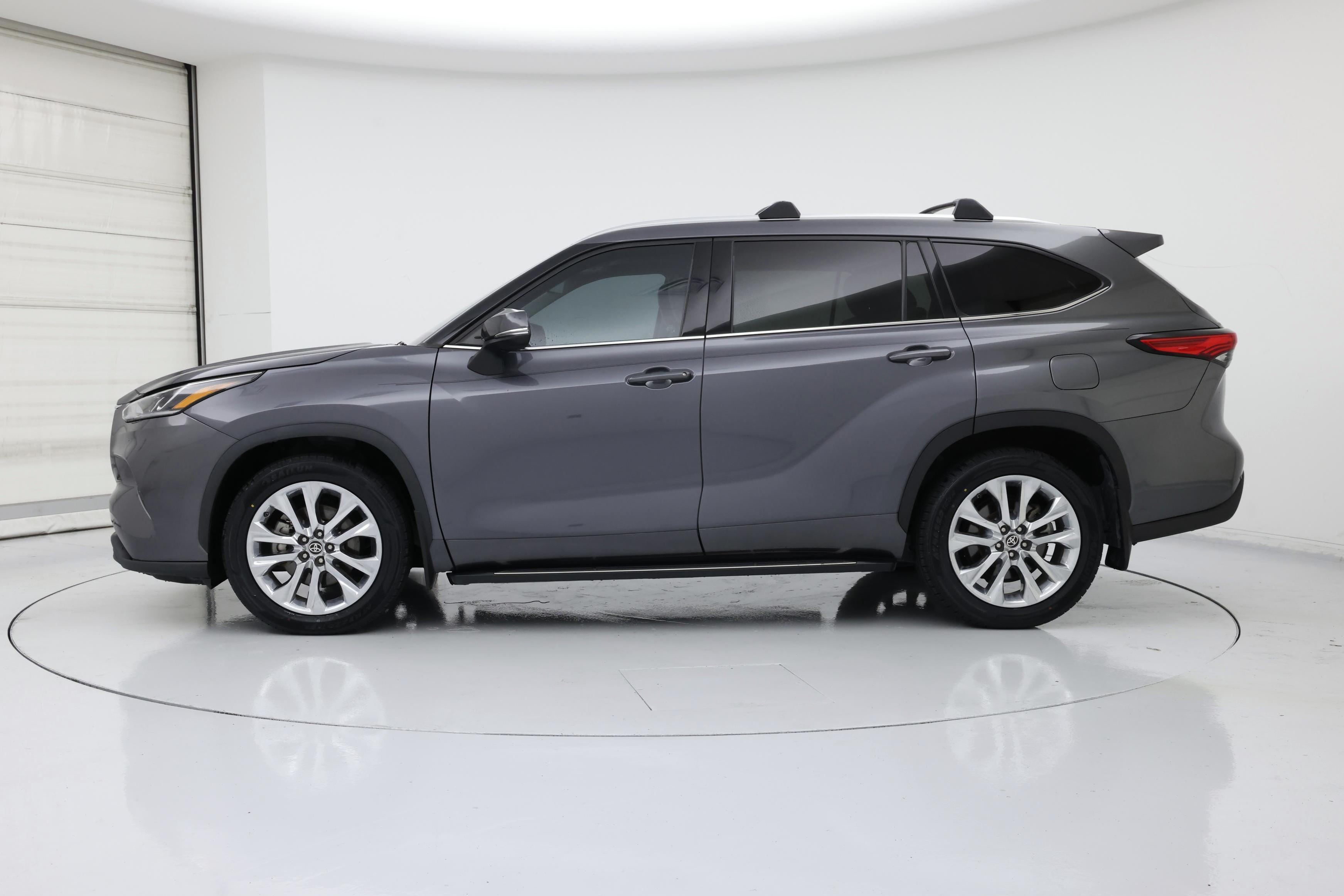 Thumbnail: 2023 Toyota Highlander - 3