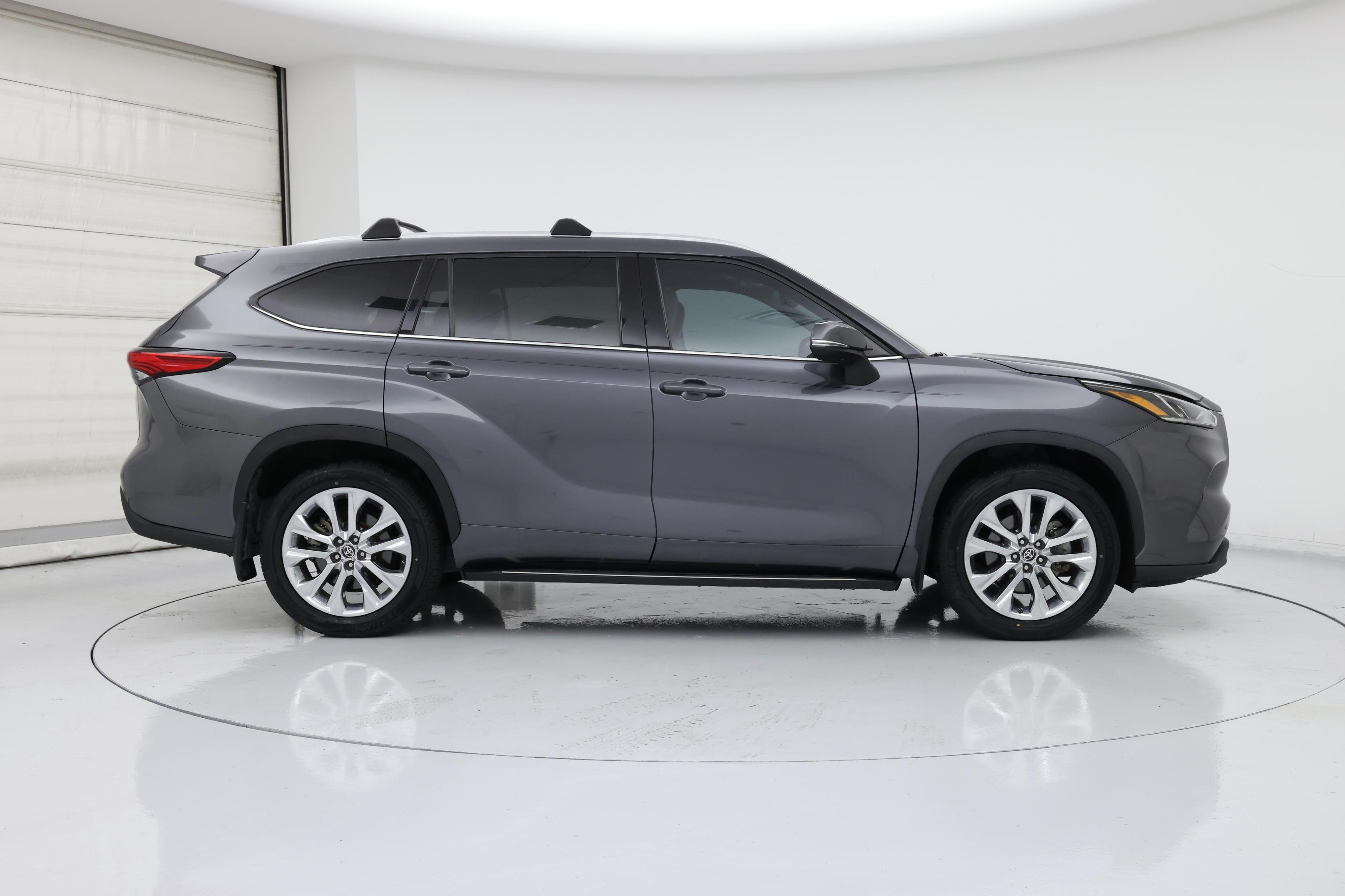 Thumbnail: 2023 Toyota Highlander - 7