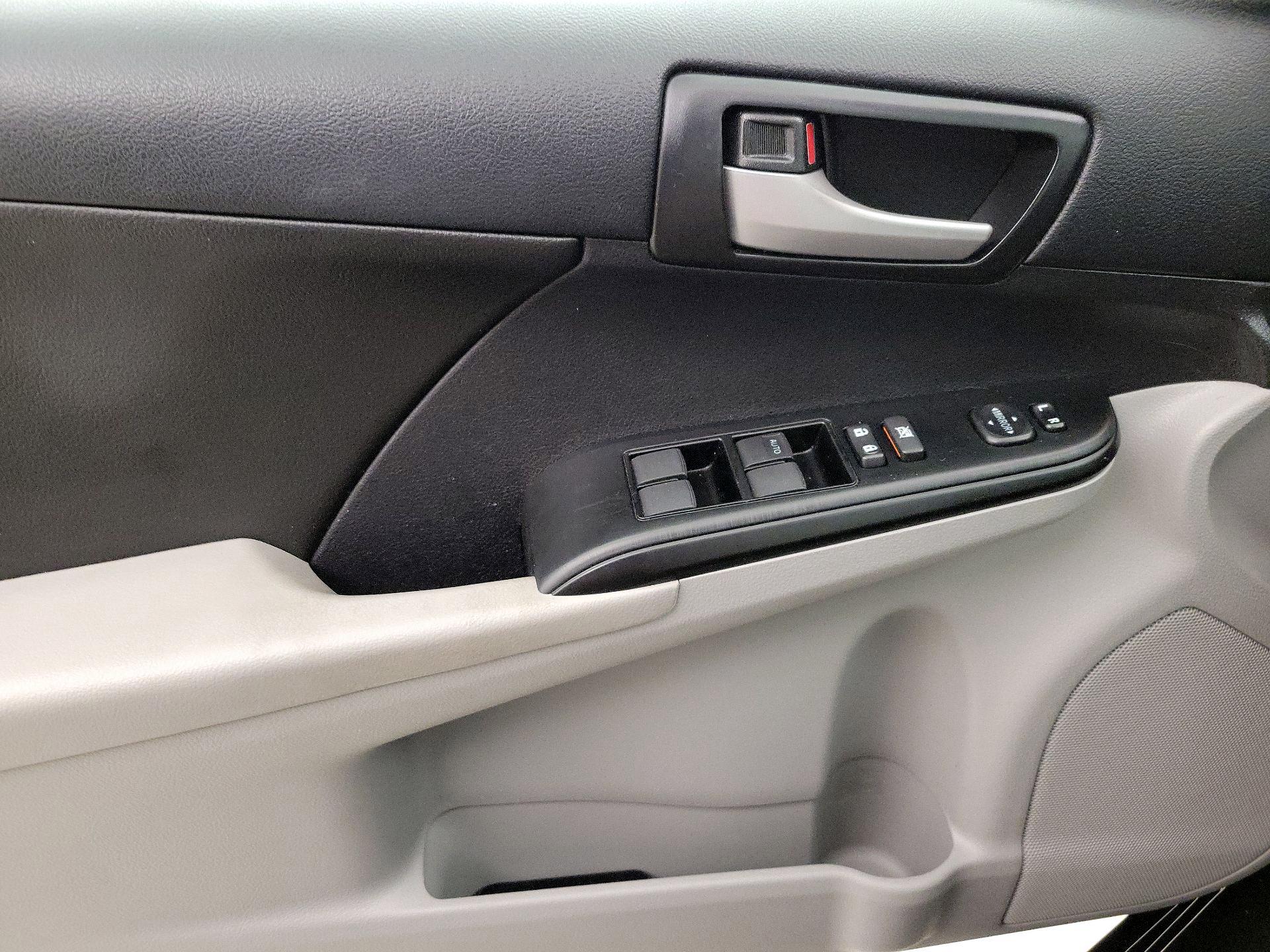 Thumbnail: 2014 Toyota Camry - 12