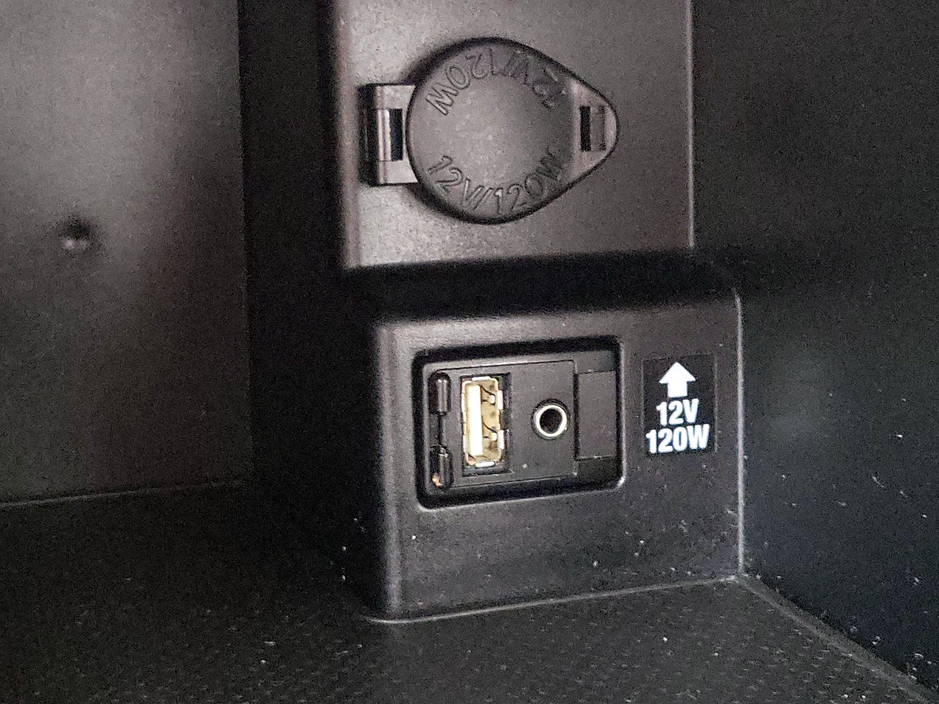 Thumbnail: 2014 Toyota Camry - 18