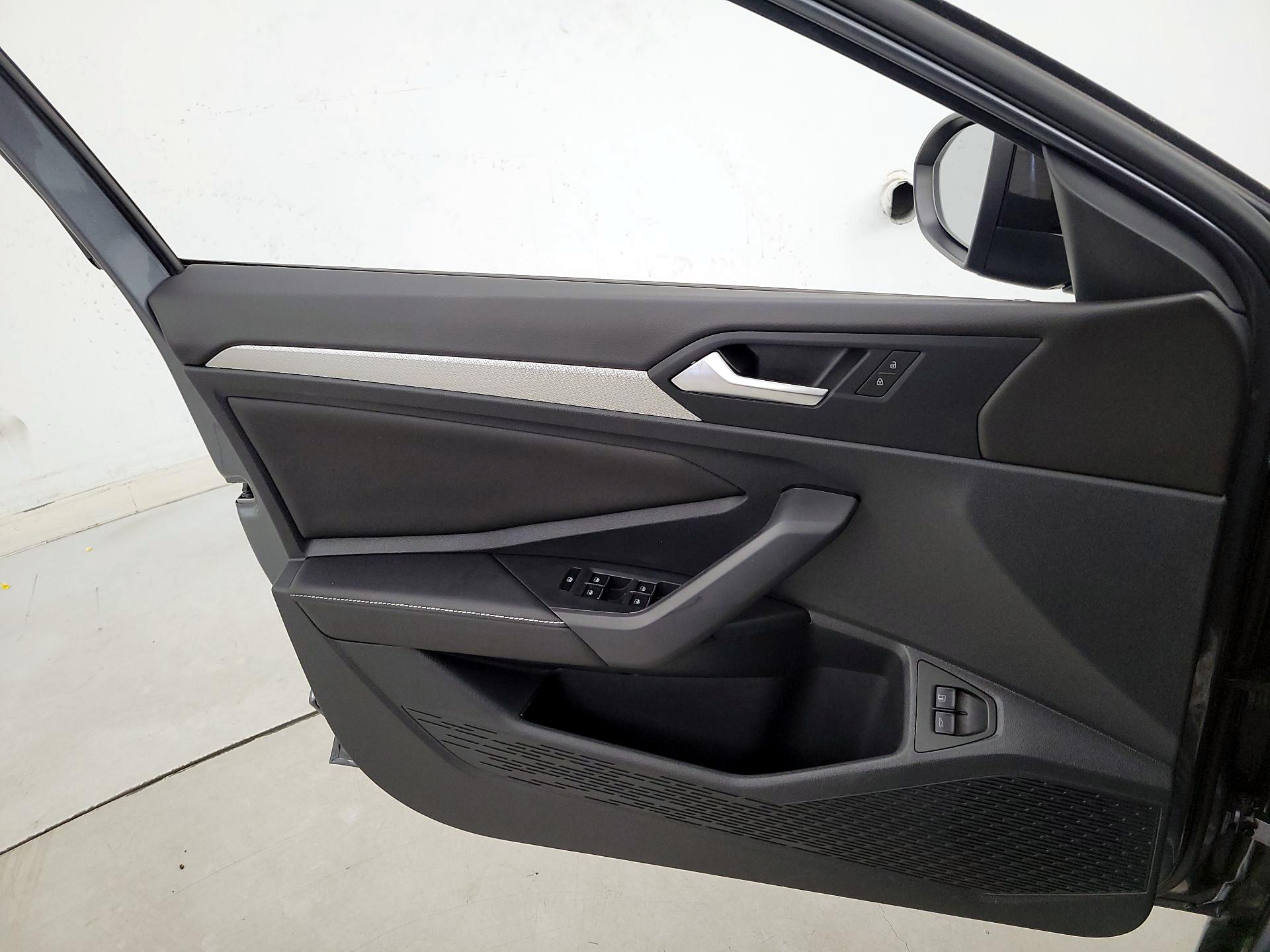 Thumbnail: 2024 Volkswagen Jetta - 12