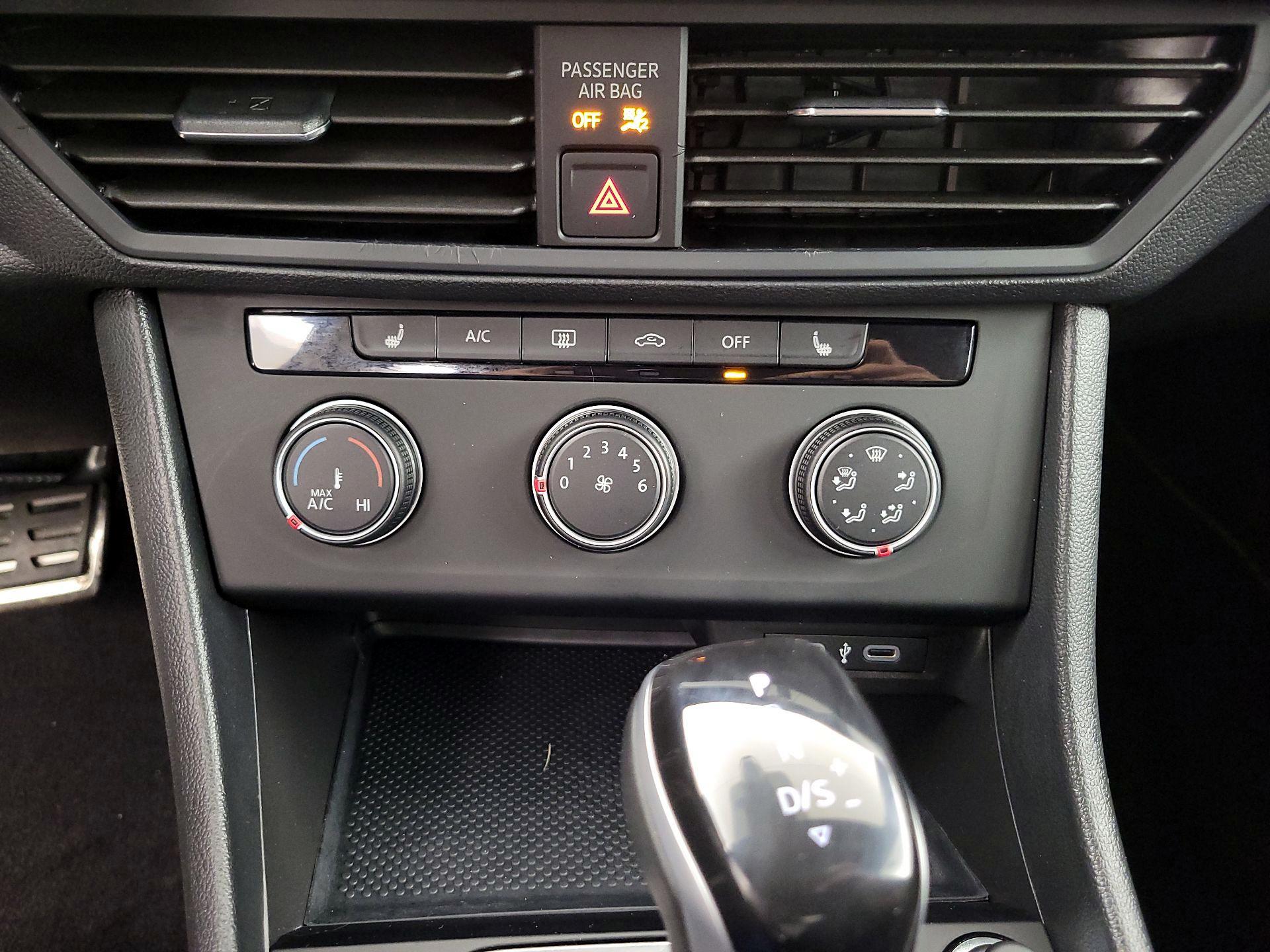 Thumbnail: 2024 Volkswagen Jetta - 16