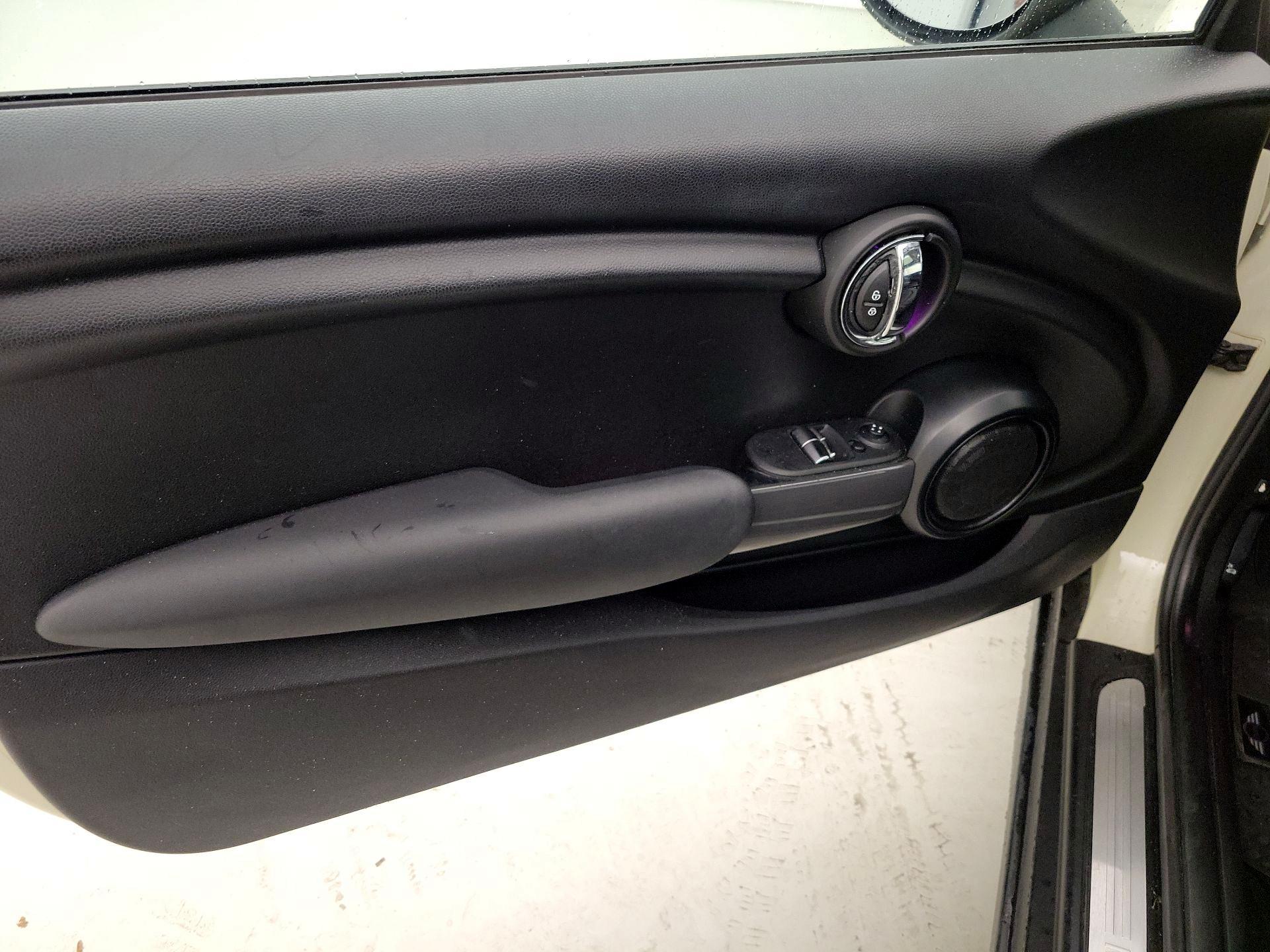 Thumbnail: 2015 MINI Cooper Hardtop - 12