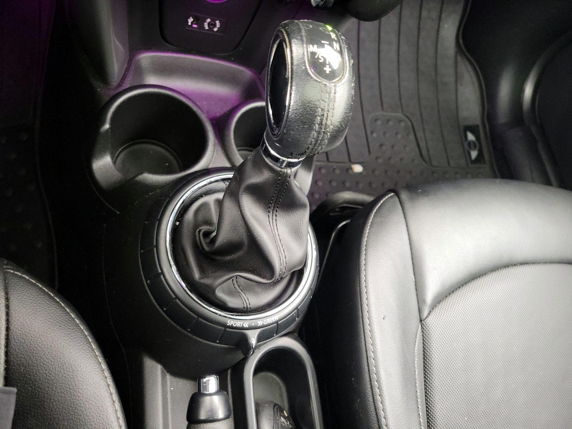 Thumbnail: 2015 MINI Cooper Hardtop - 16