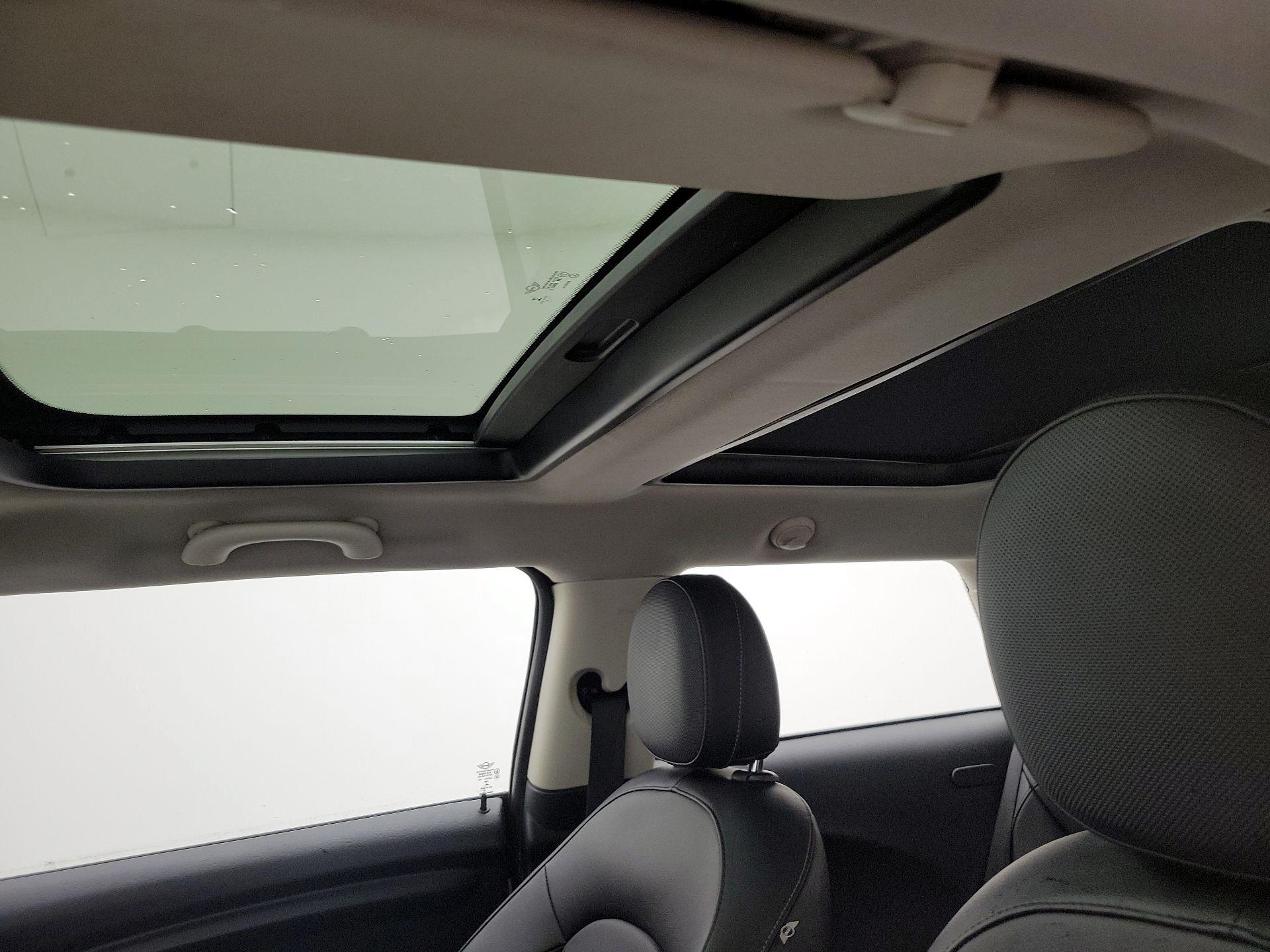 Thumbnail: 2015 MINI Cooper Hardtop - 18