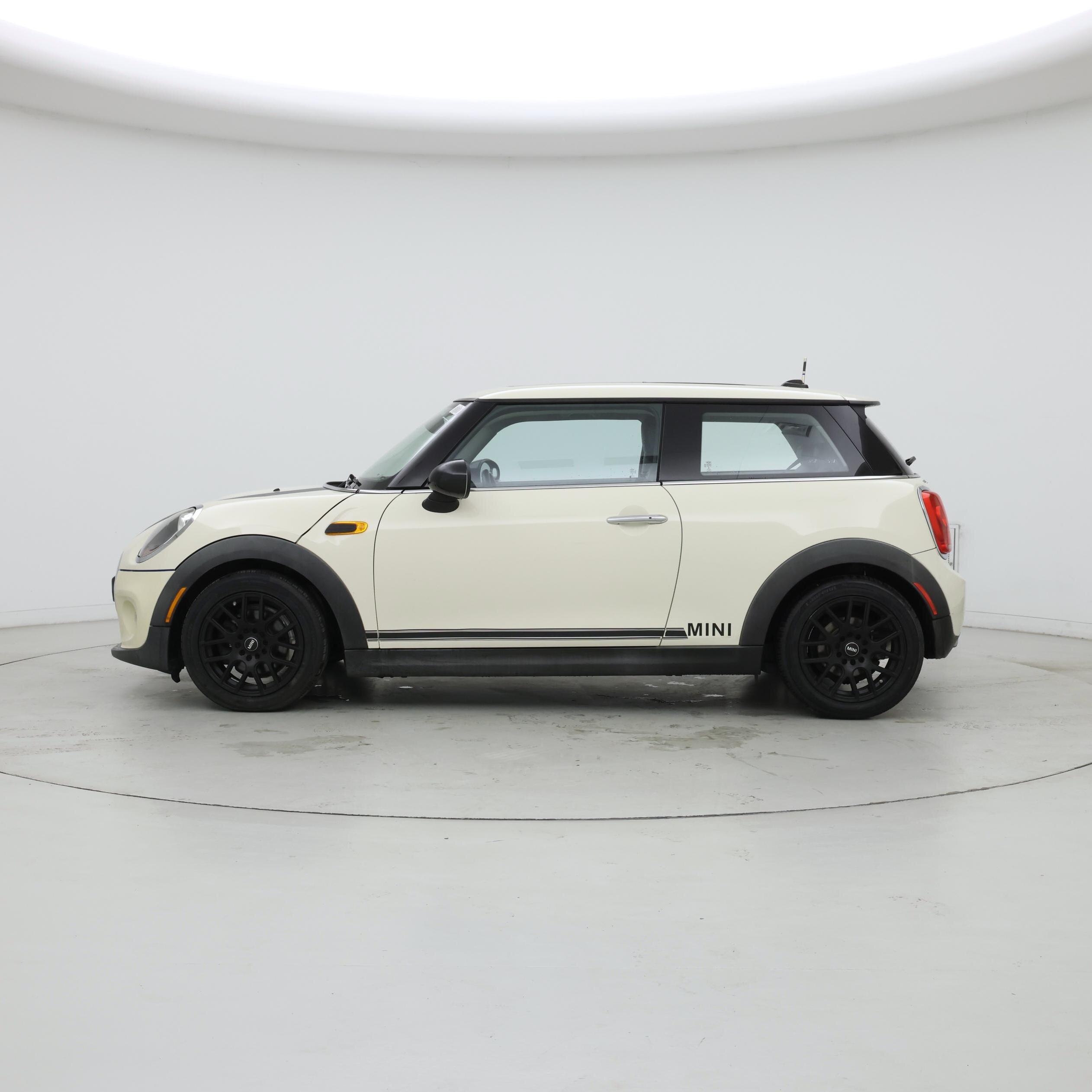 Thumbnail: 2015 MINI Cooper Hardtop - 3
