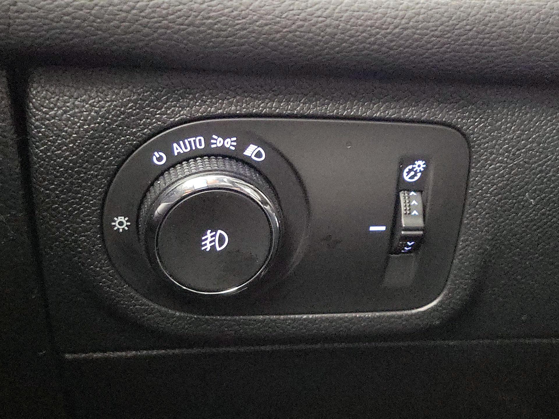 Thumbnail: 2017 Chevrolet Cruze - 13