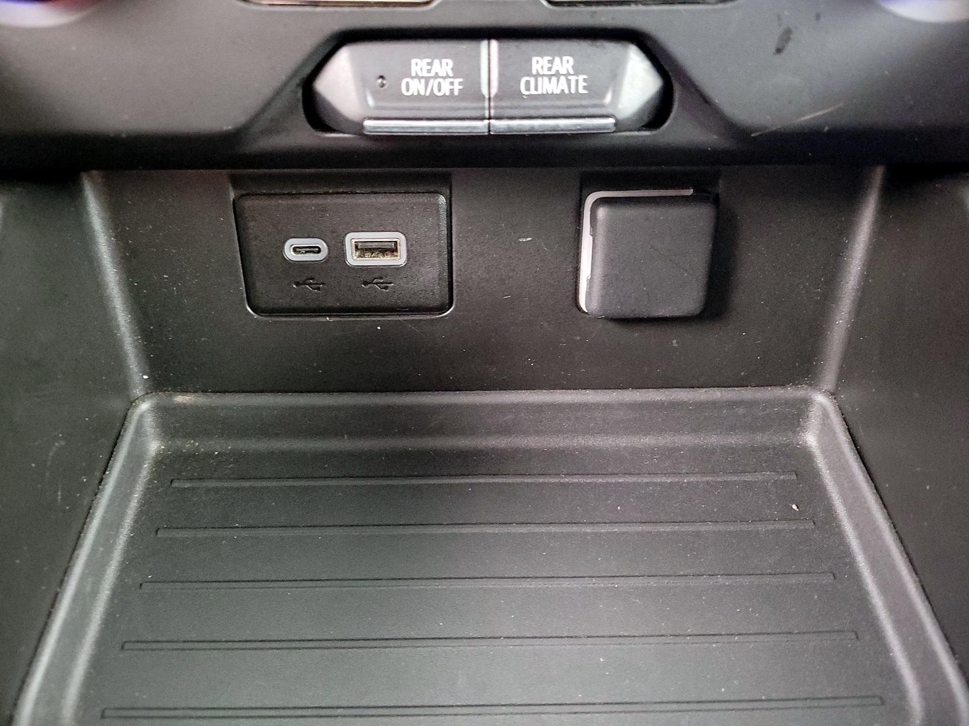 Thumbnail: 2023 Chevrolet Suburban - 18