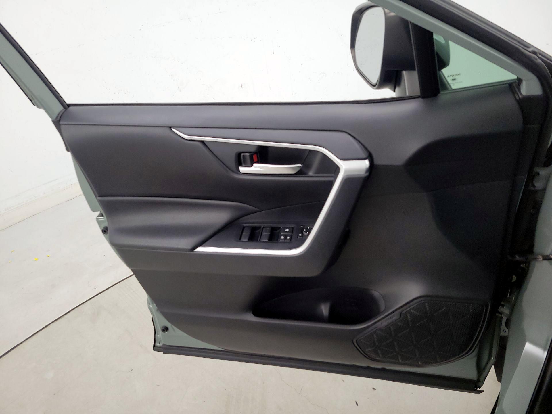 Thumbnail: 2020 Toyota RAV4 - 12