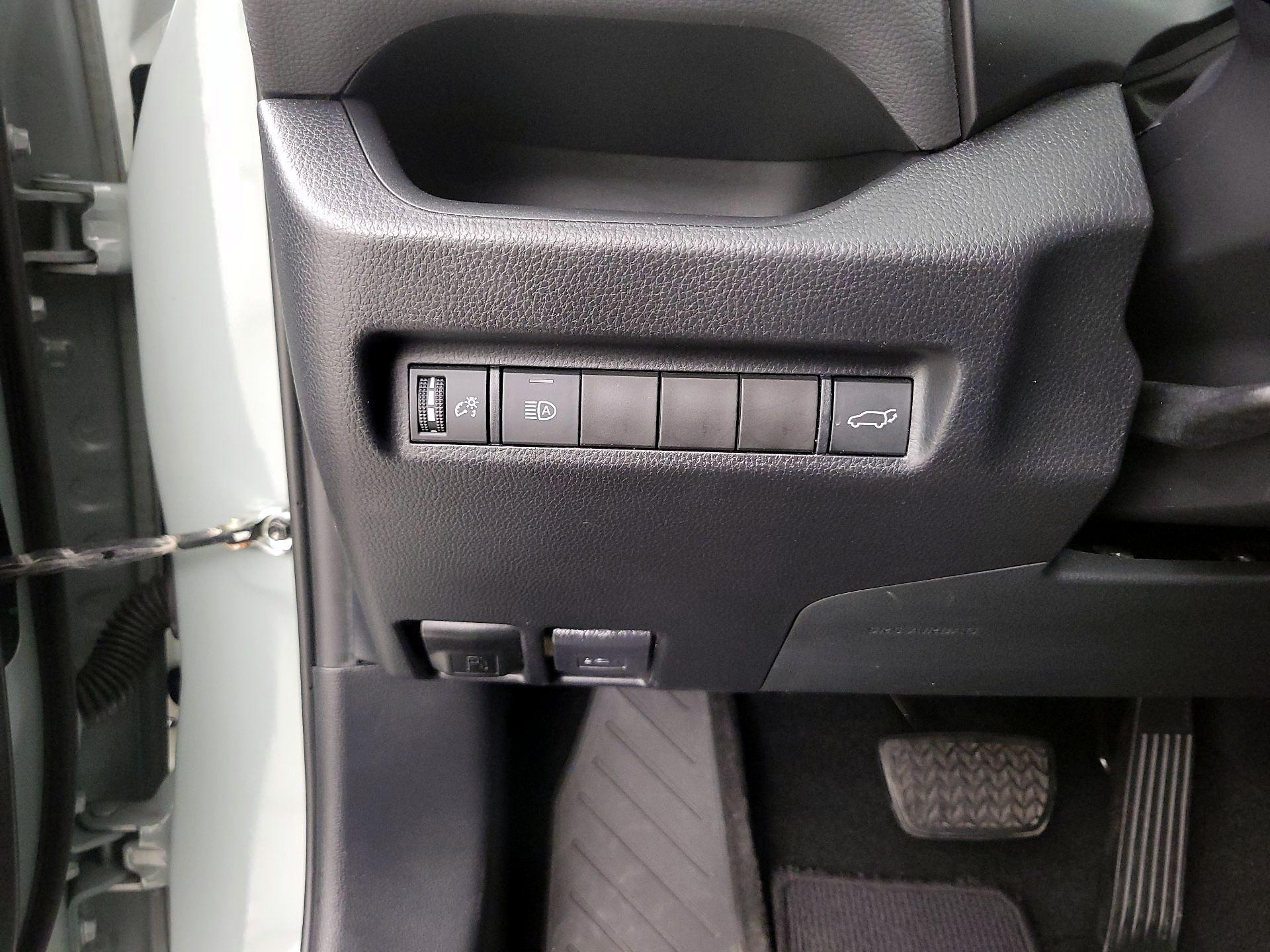 Thumbnail: 2020 Toyota RAV4 - 13