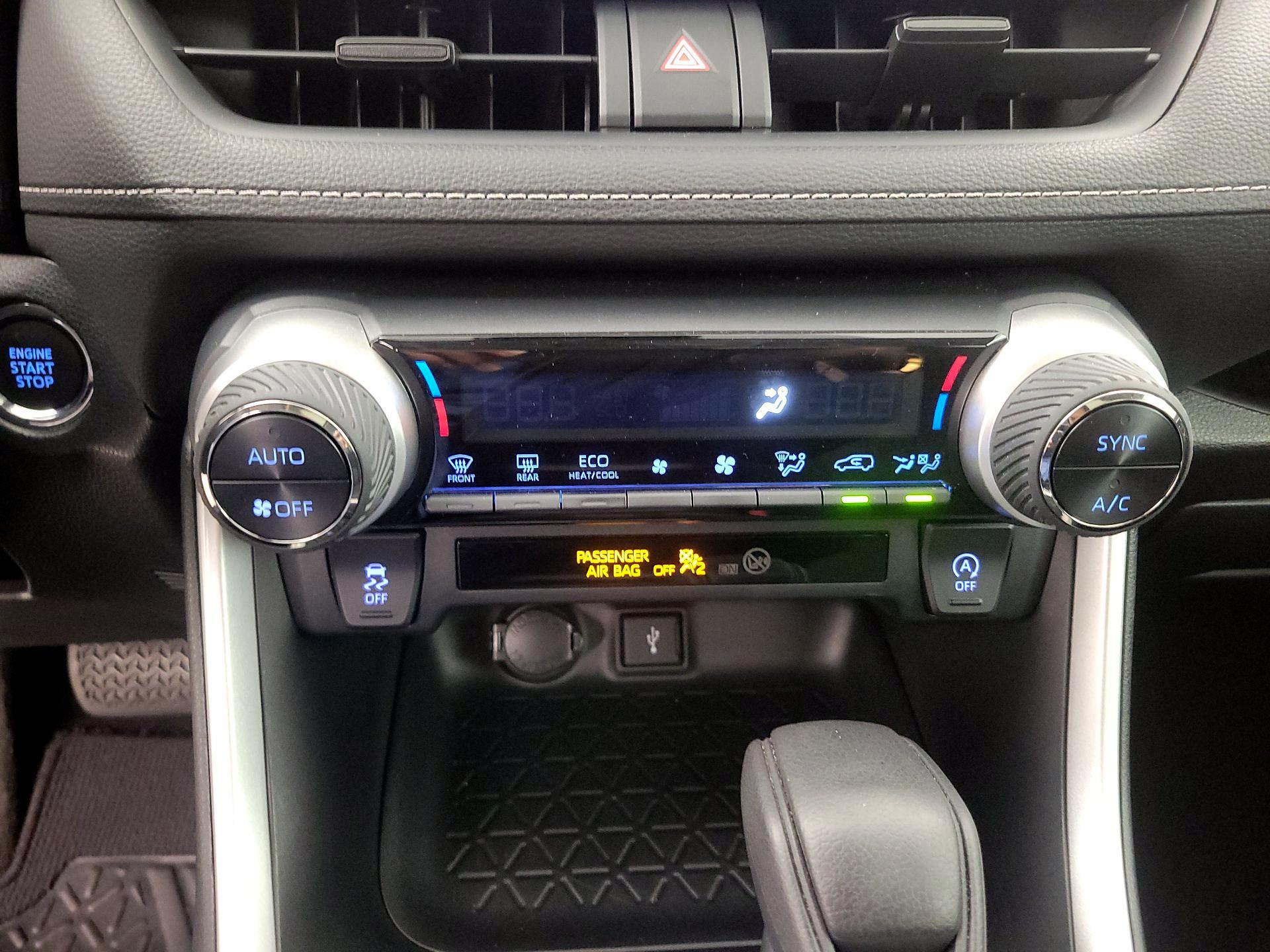 Thumbnail: 2020 Toyota RAV4 - 16