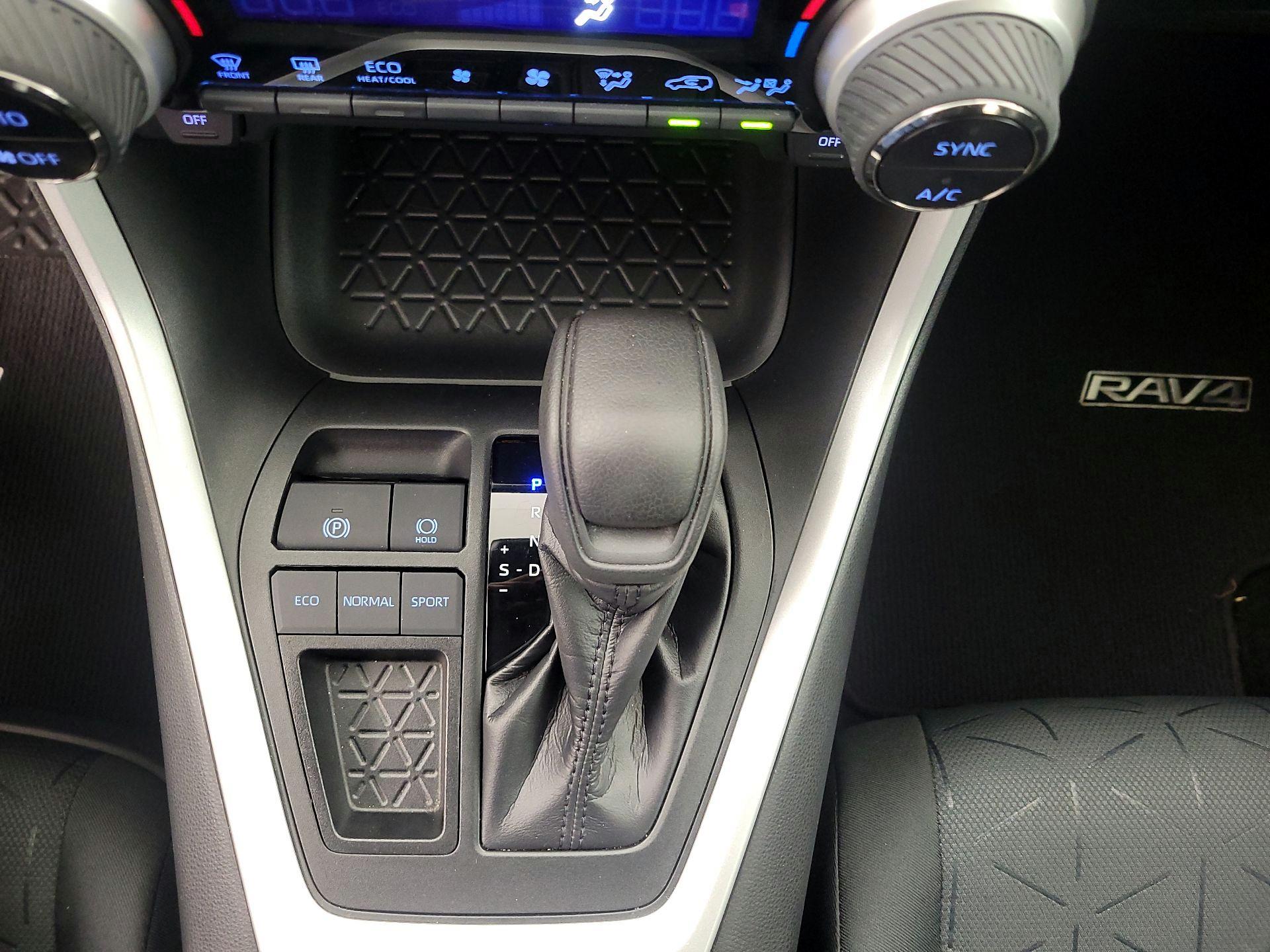 Thumbnail: 2020 Toyota RAV4 - 17