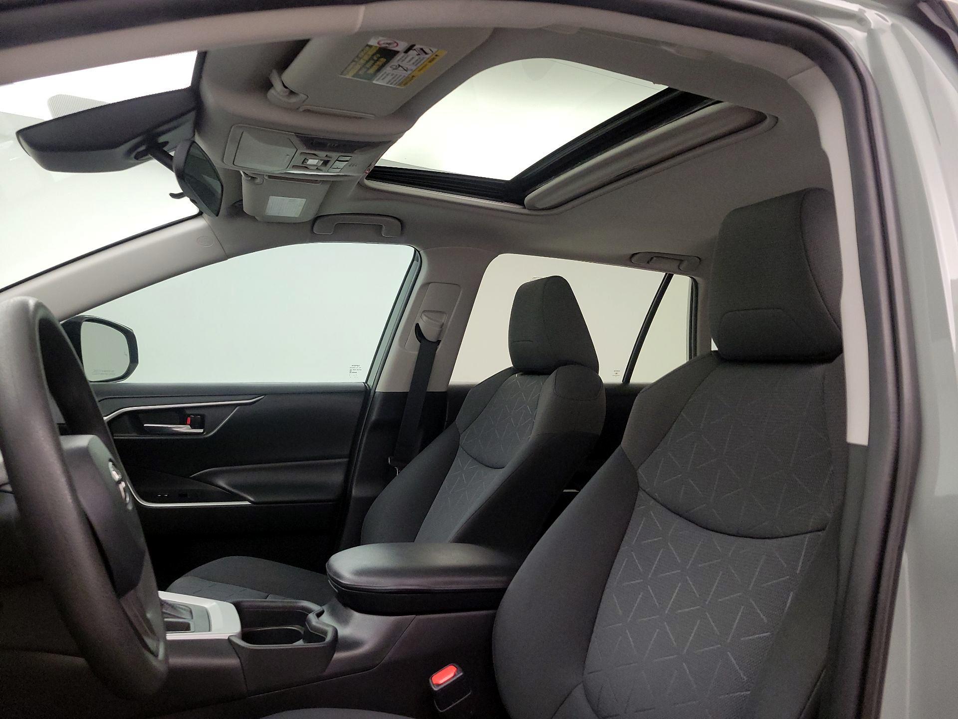 Thumbnail: 2020 Toyota RAV4 - 19