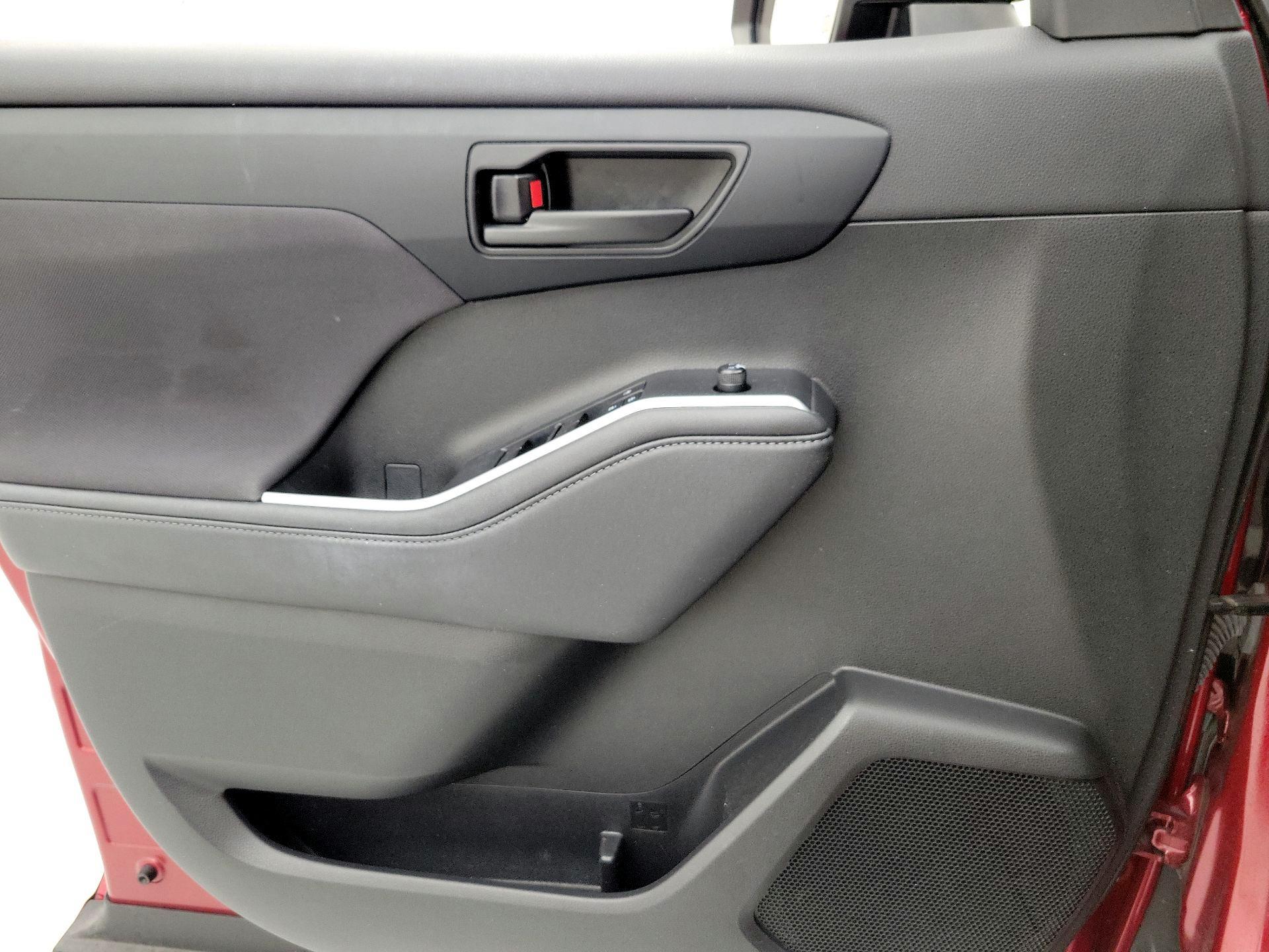 Thumbnail: 2022 Toyota Highlander - 12