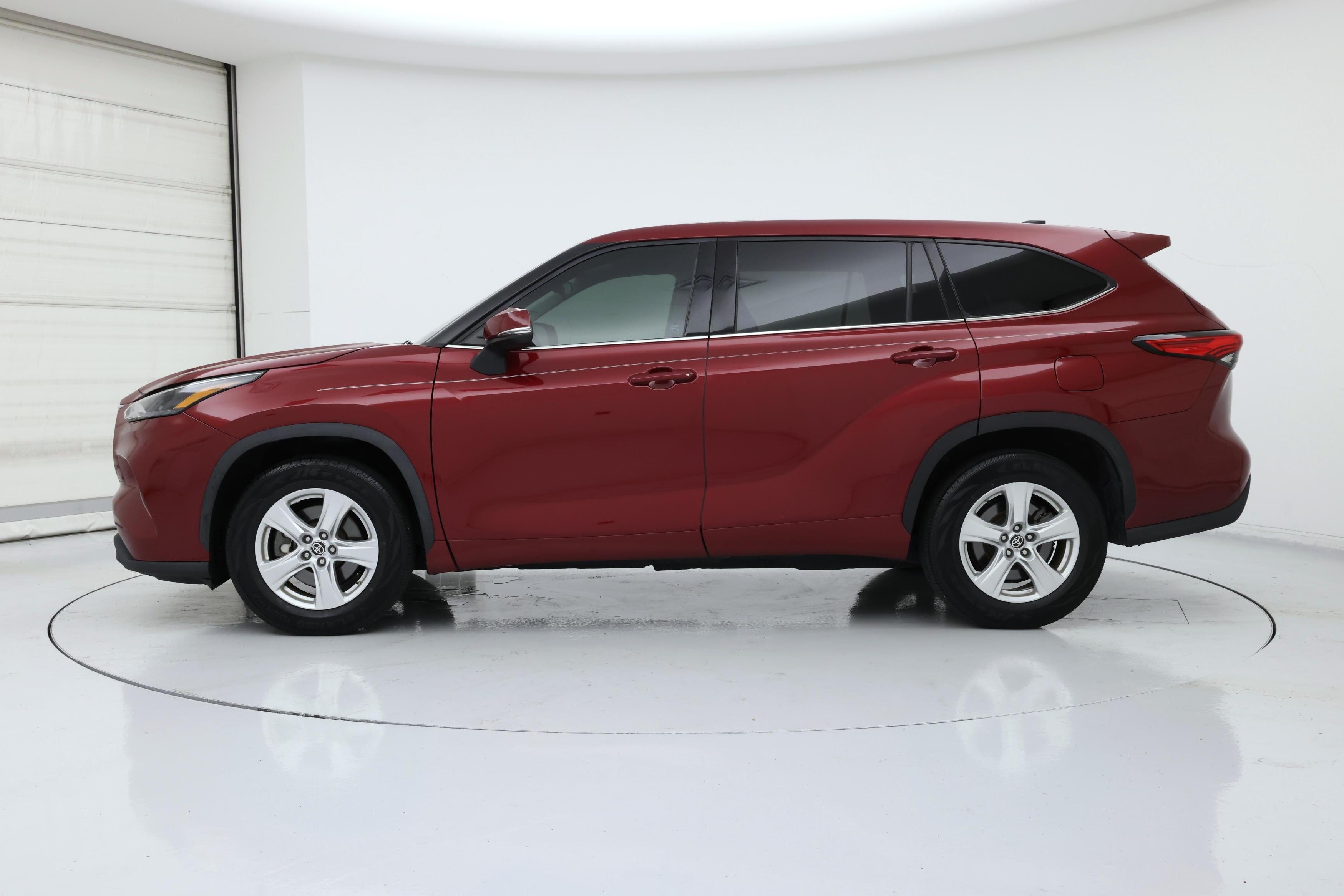 Thumbnail: 2022 Toyota Highlander - 3