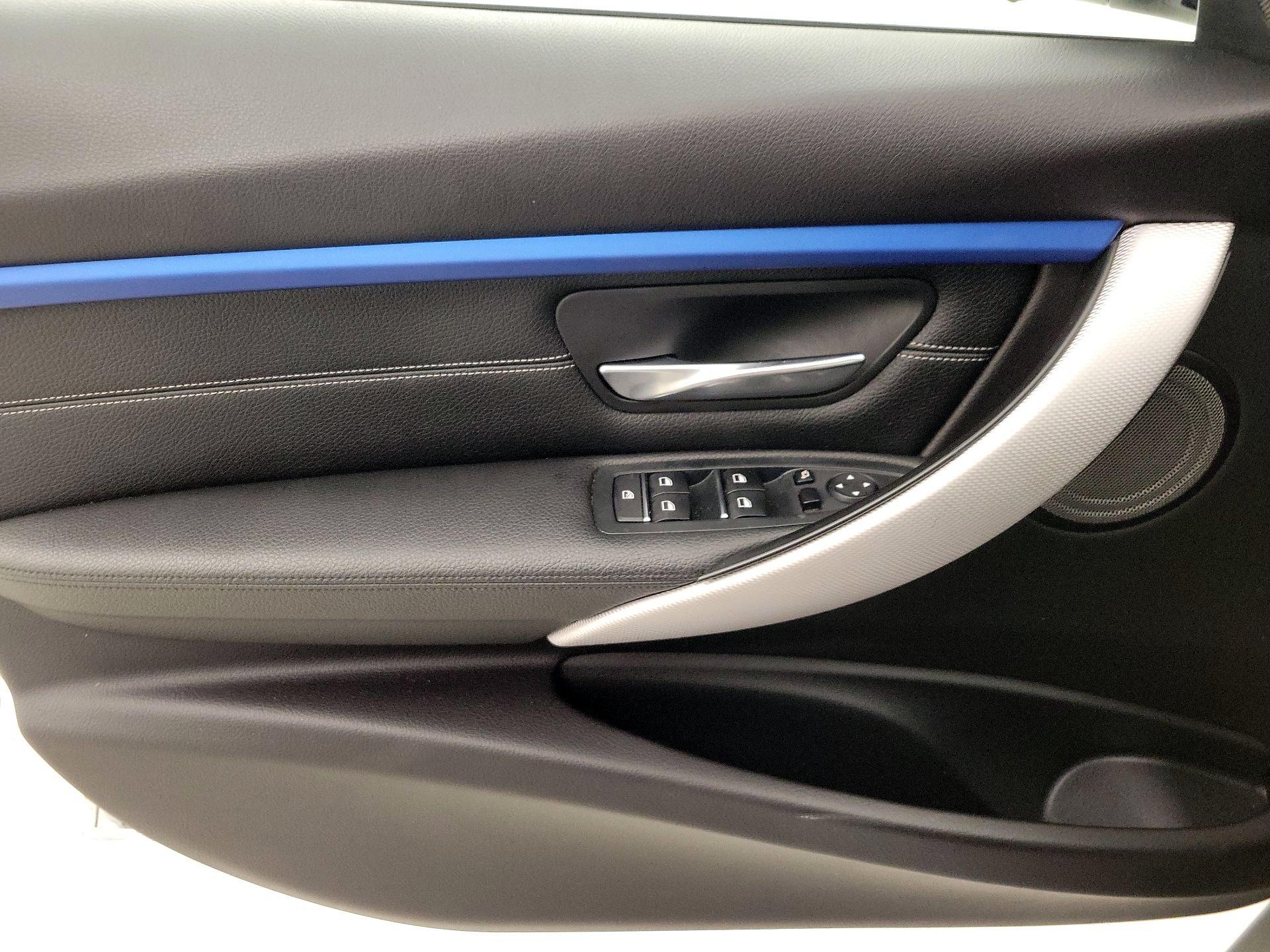 Thumbnail: 2018 BMW 3 Series - 12