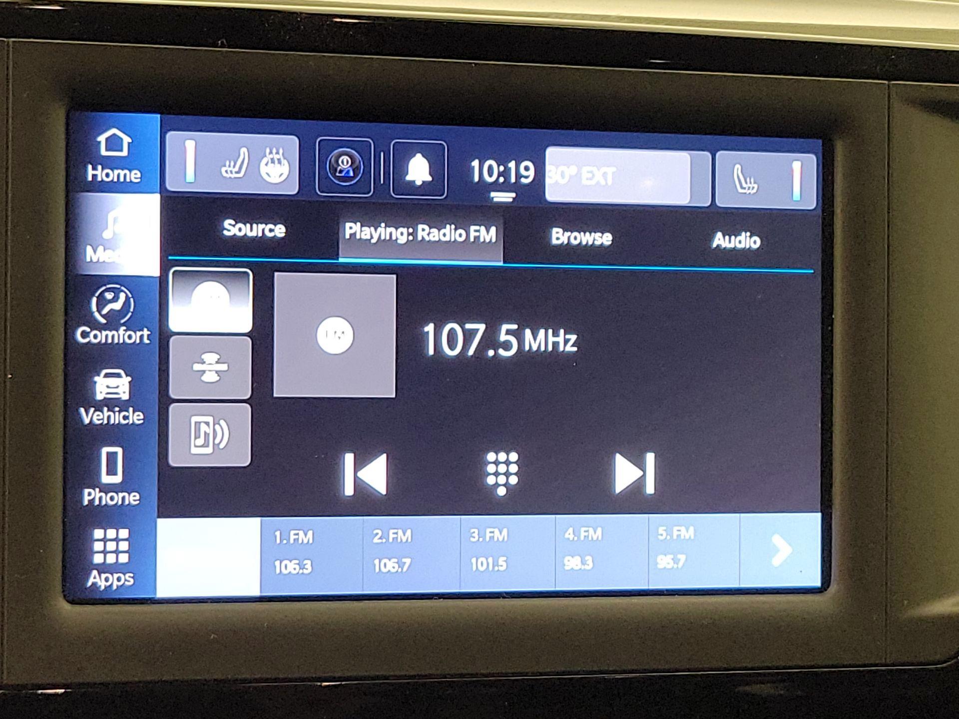 Thumbnail: 2022 Chrysler Voyager - 15