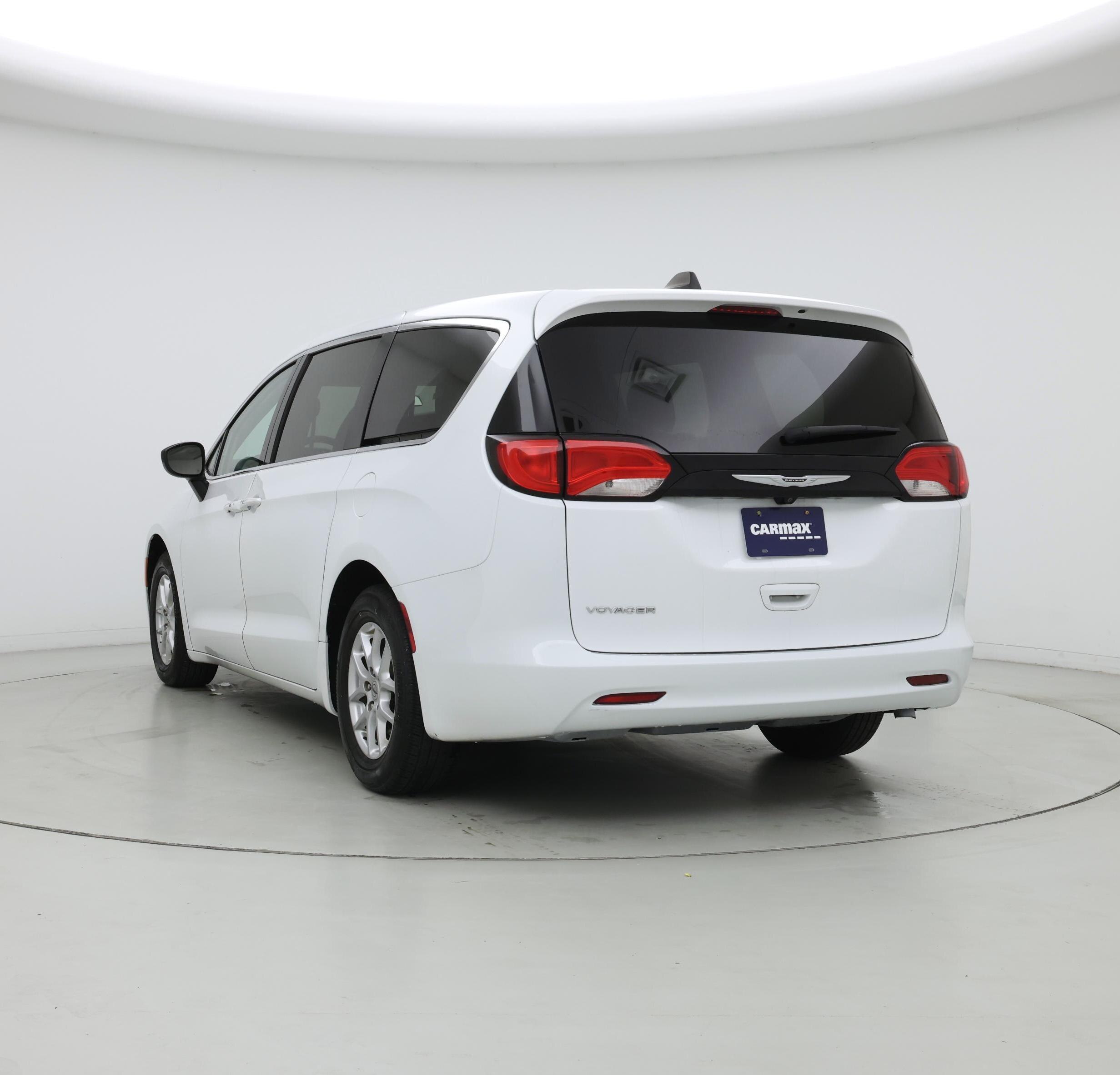 Thumbnail: 2022 Chrysler Voyager - 2