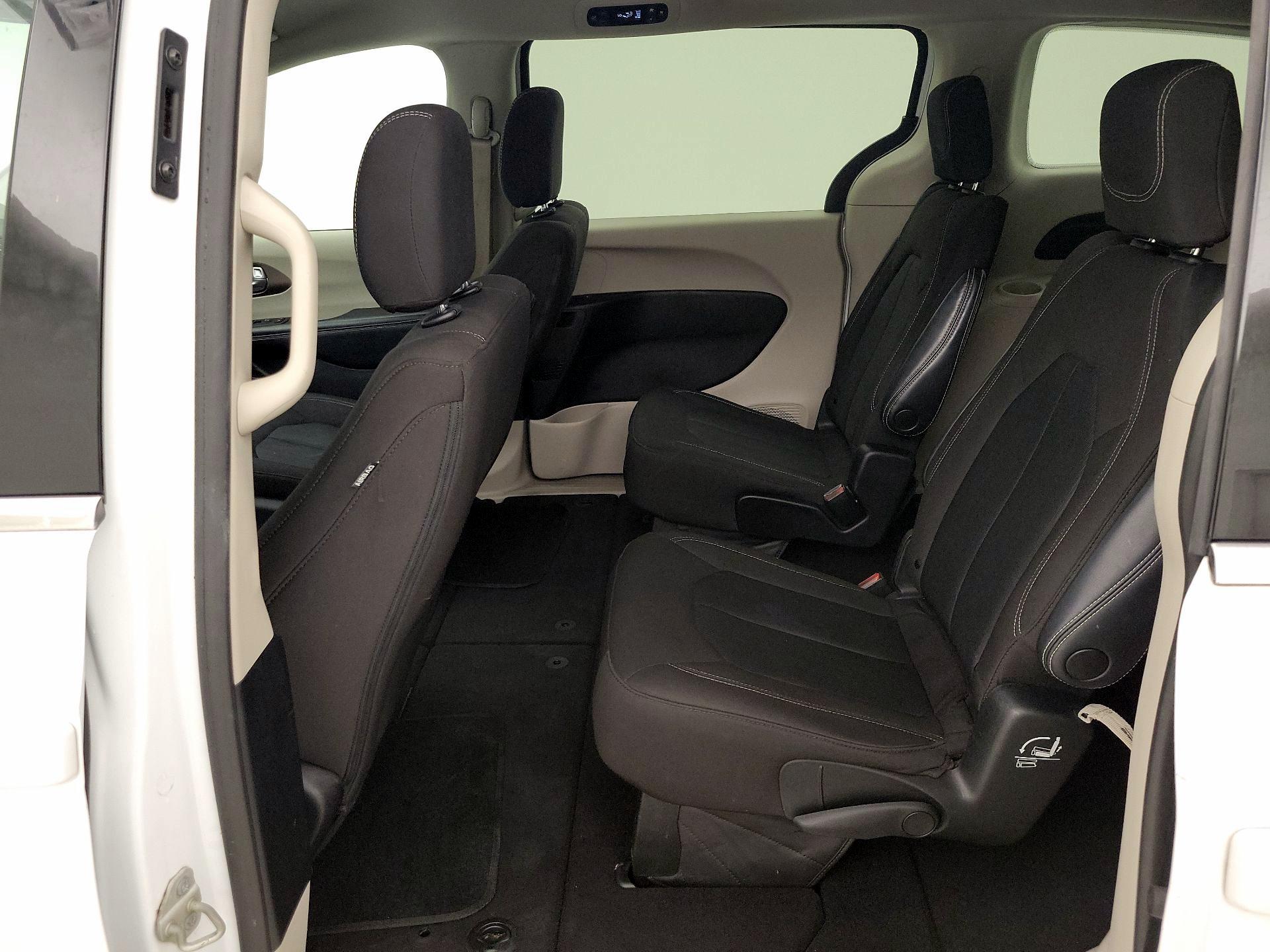 Thumbnail: 2022 Chrysler Voyager - 19