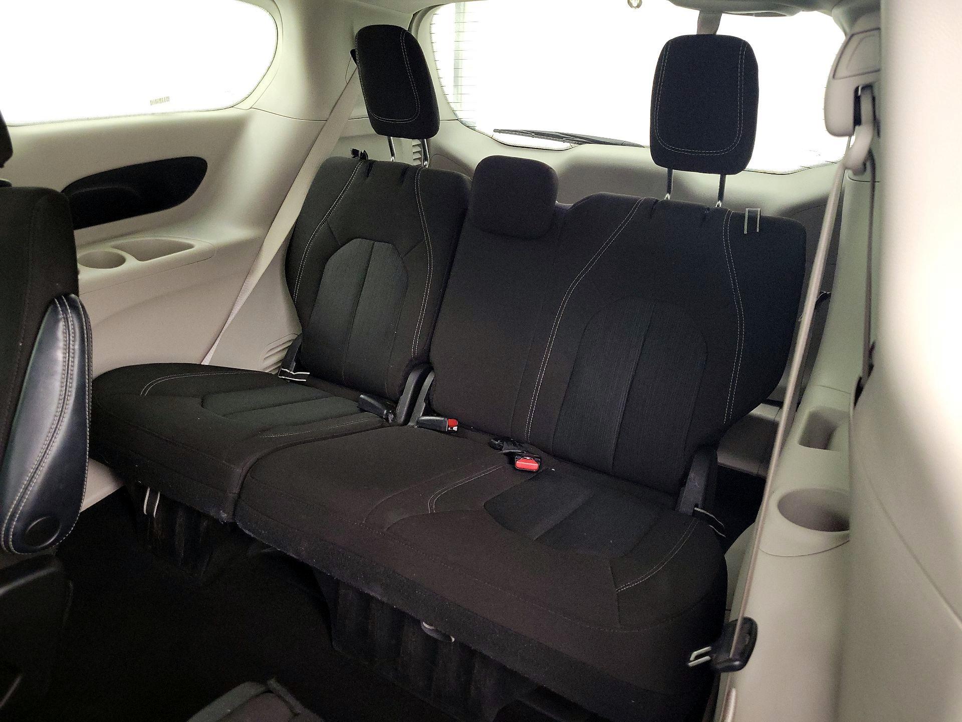 Thumbnail: 2022 Chrysler Voyager - 20