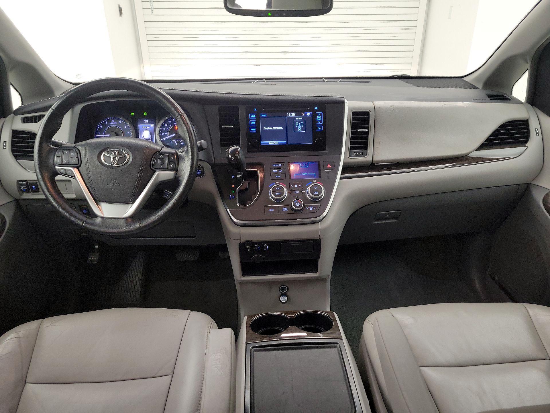 Thumbnail: 2015 Toyota Sienna - 9