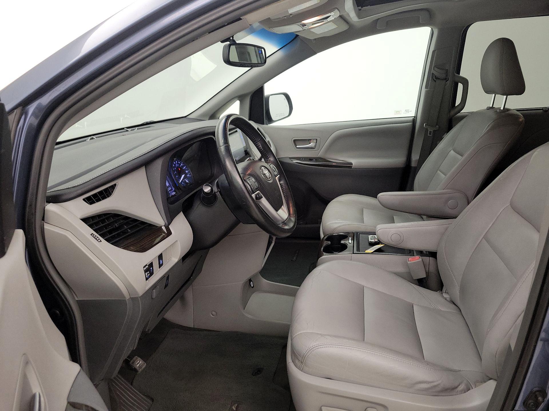 Thumbnail: 2015 Toyota Sienna - 11