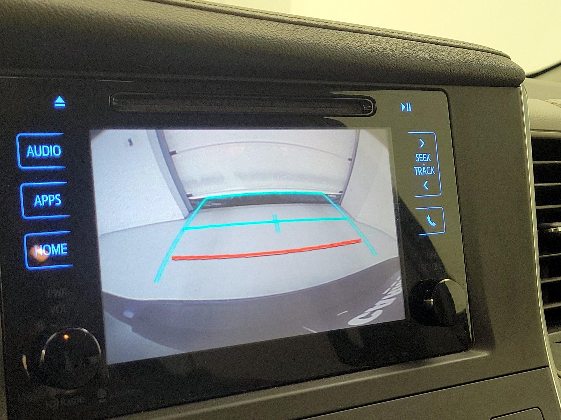 Thumbnail: 2015 Toyota Sienna - 14