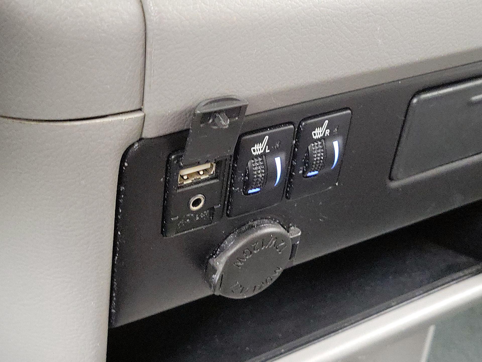 Thumbnail: 2015 Toyota Sienna - 18